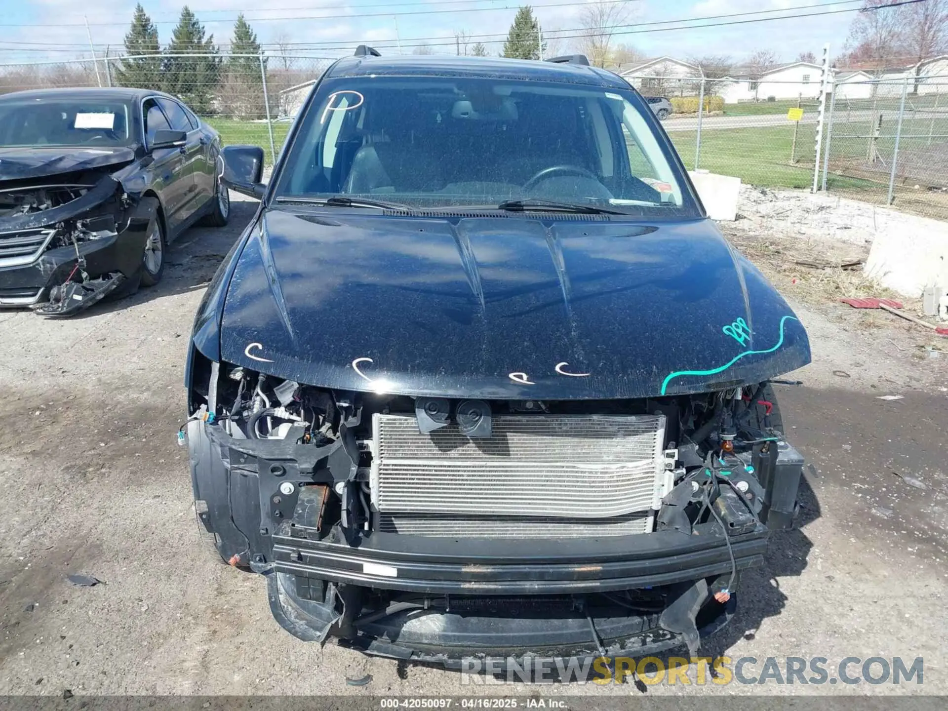 13 Photograph of a damaged car 3C4PDDEG9KT687890 DODGE JOURNEY 2019