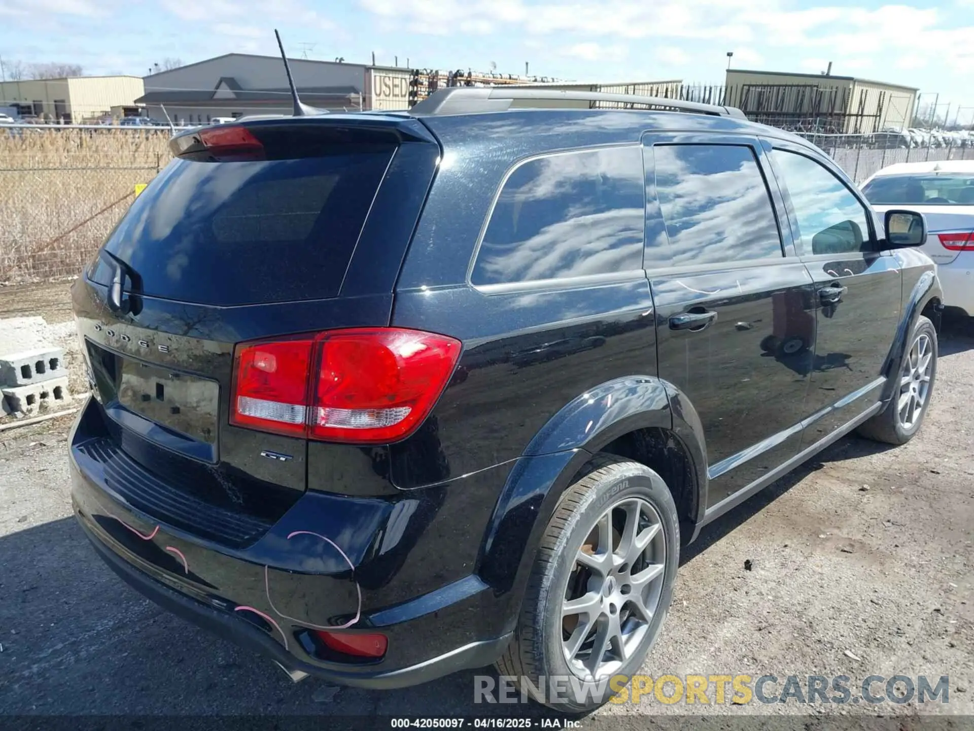 4 Photograph of a damaged car 3C4PDDEG9KT687890 DODGE JOURNEY 2019