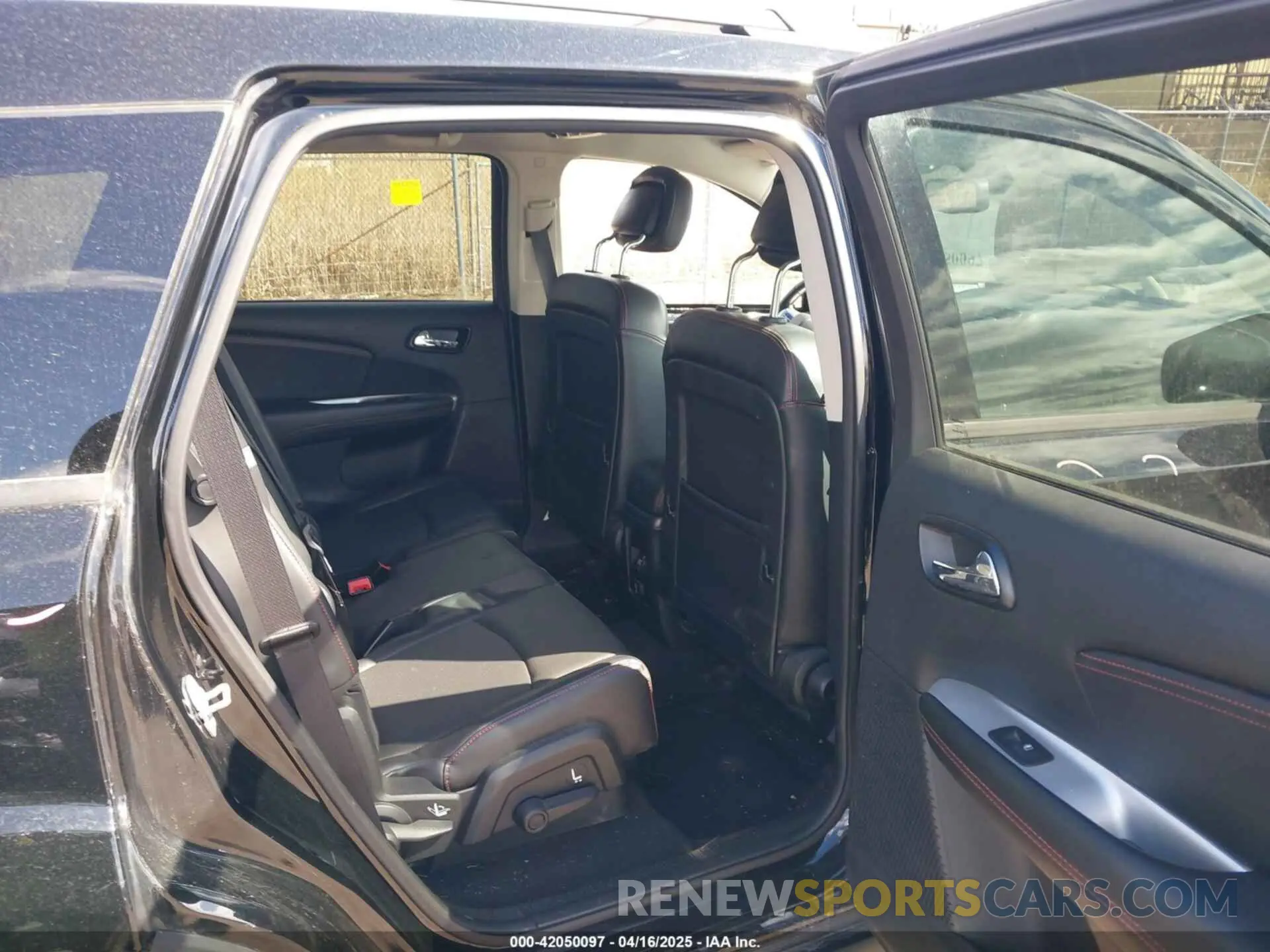 8 Photograph of a damaged car 3C4PDDEG9KT687890 DODGE JOURNEY 2019