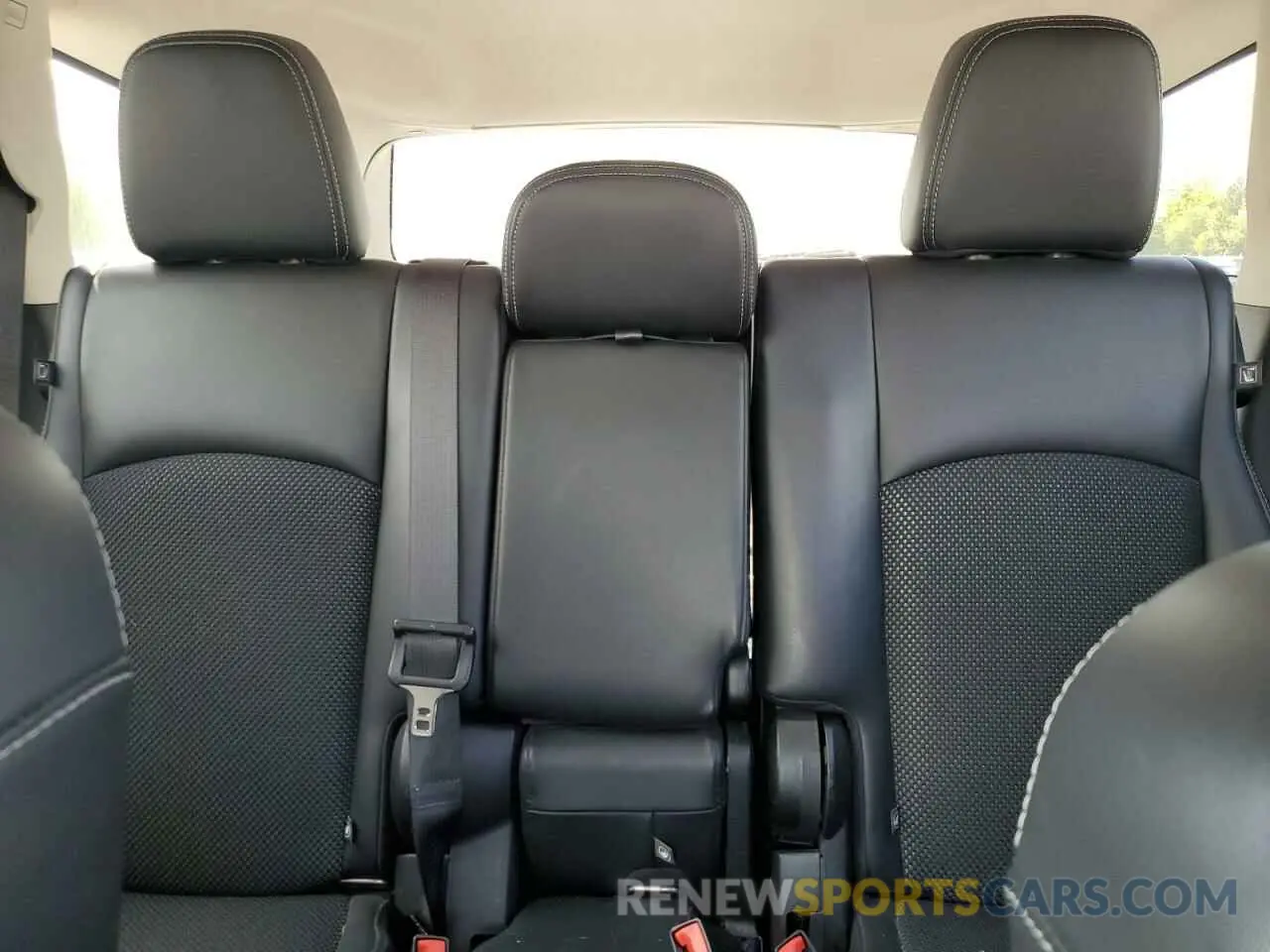 10 Photograph of a damaged car 3C4PDDGG1KT845328 DODGE JOURNEY 2019