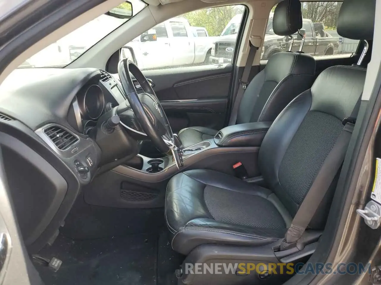 7 Photograph of a damaged car 3C4PDDGG1KT845328 DODGE JOURNEY 2019