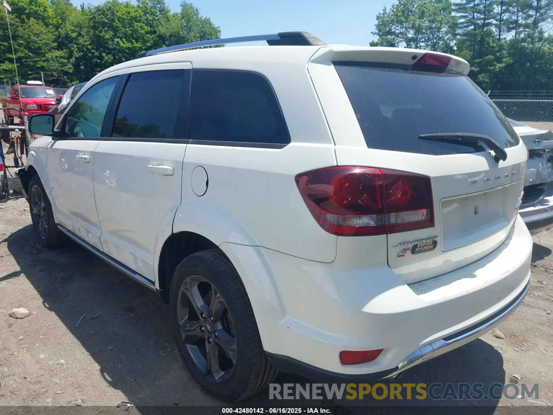 3 Photograph of a damaged car 3C4PDDGG2KT810944 DODGE JOURNEY 2019