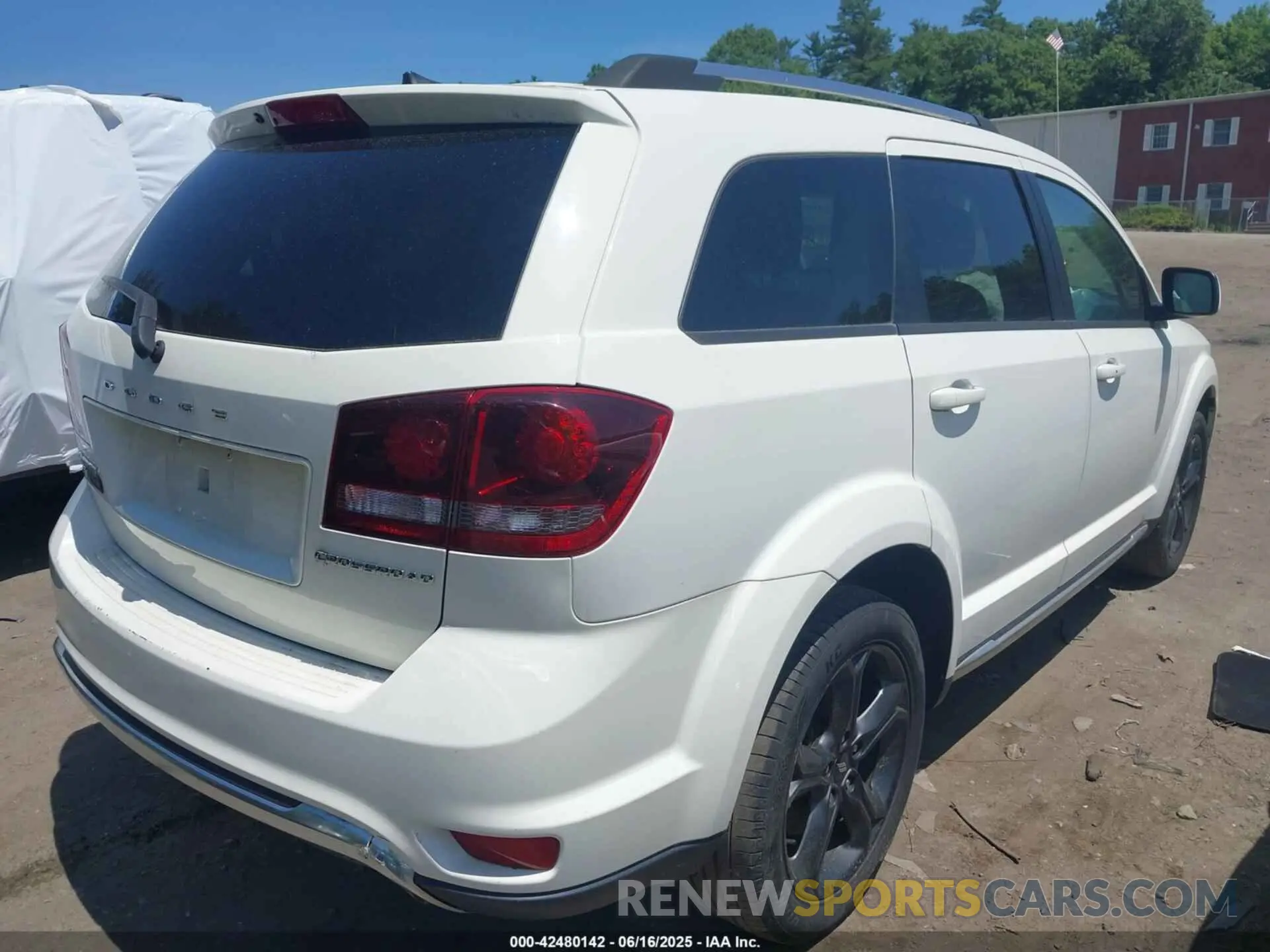 4 Photograph of a damaged car 3C4PDDGG2KT810944 DODGE JOURNEY 2019