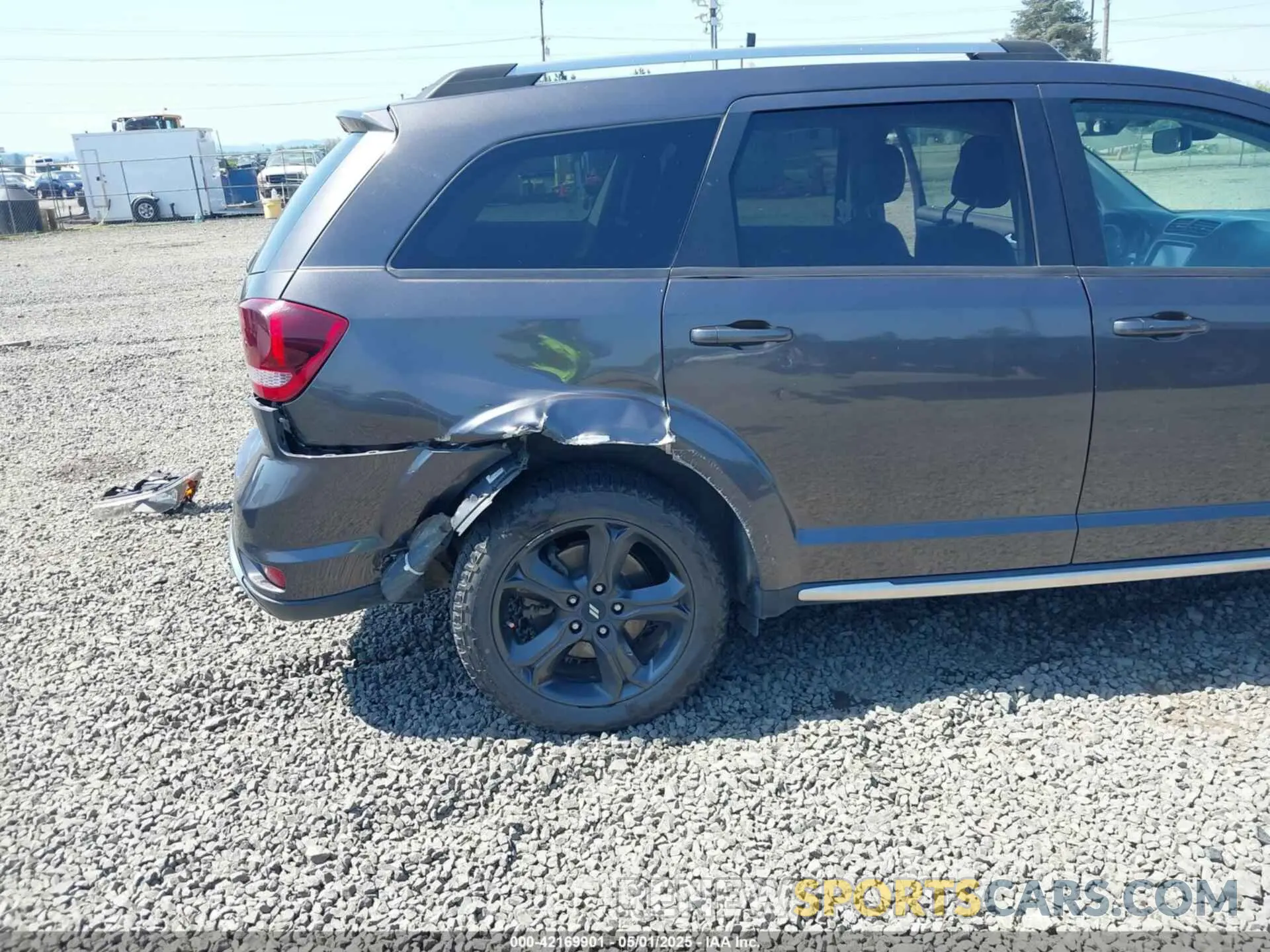 17 Photograph of a damaged car 3C4PDDGG3KT779770 DODGE JOURNEY 2019