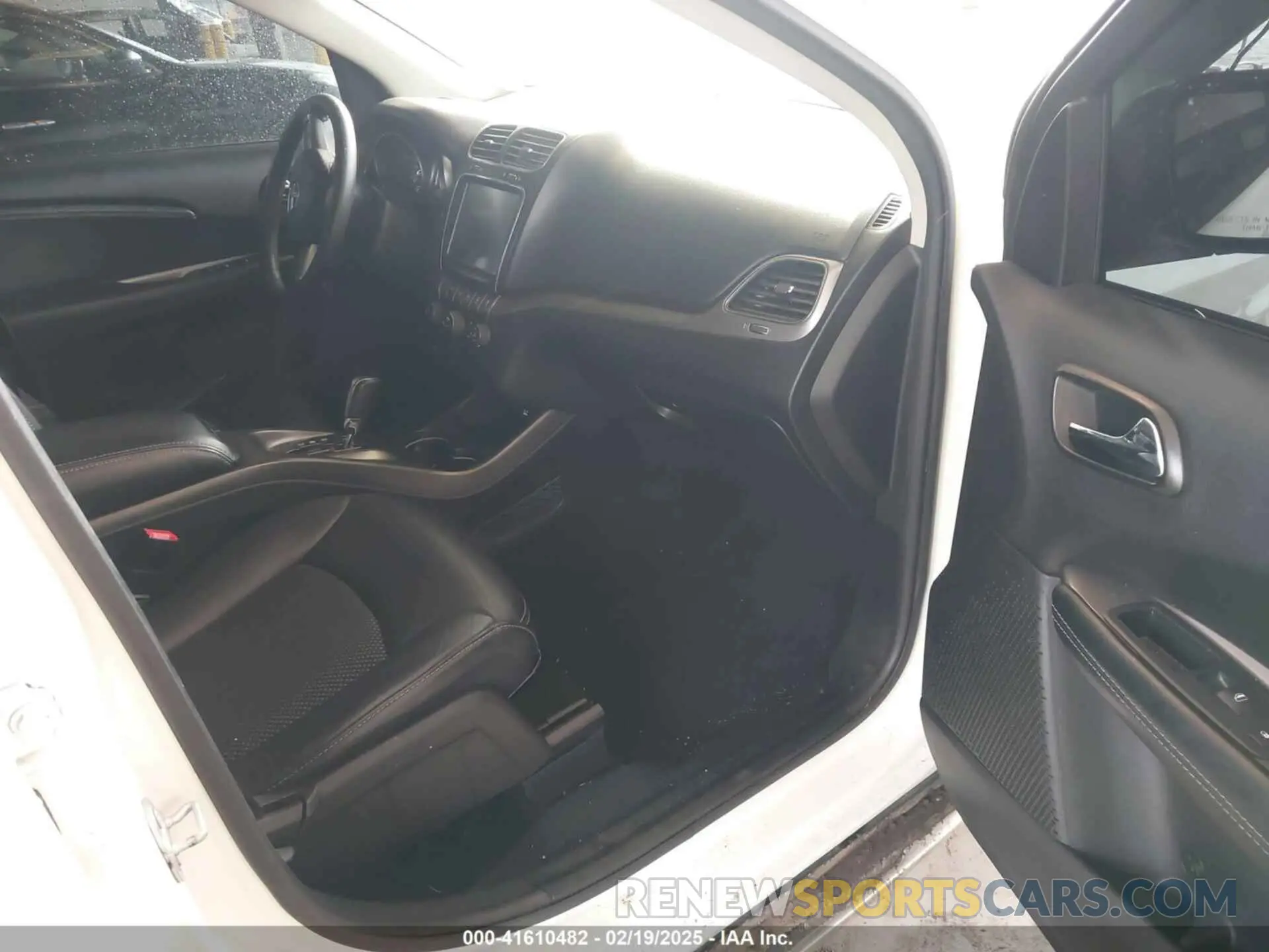 5 Photograph of a damaged car 3C4PDDGG3KT846366 DODGE JOURNEY 2019