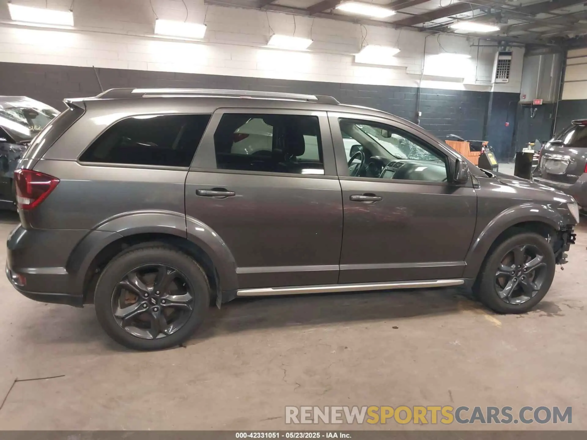 14 Photograph of a damaged car 3C4PDDGG5KT759262 DODGE JOURNEY 2019