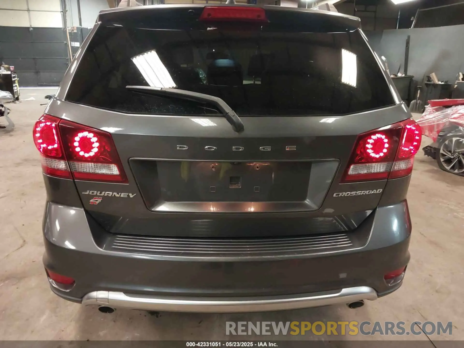 17 Photograph of a damaged car 3C4PDDGG5KT759262 DODGE JOURNEY 2019