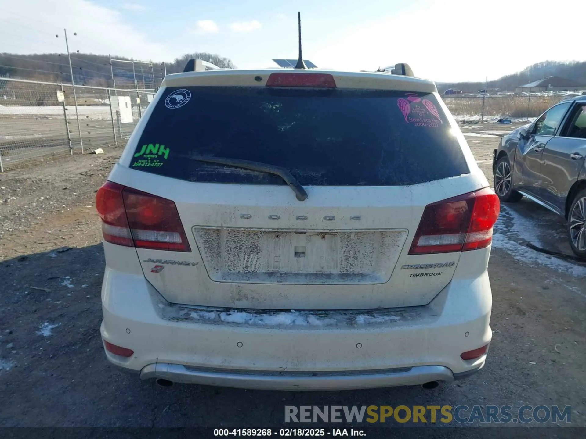 17 Photograph of a damaged car 3C4PDDGG8KT752046 DODGE JOURNEY 2019