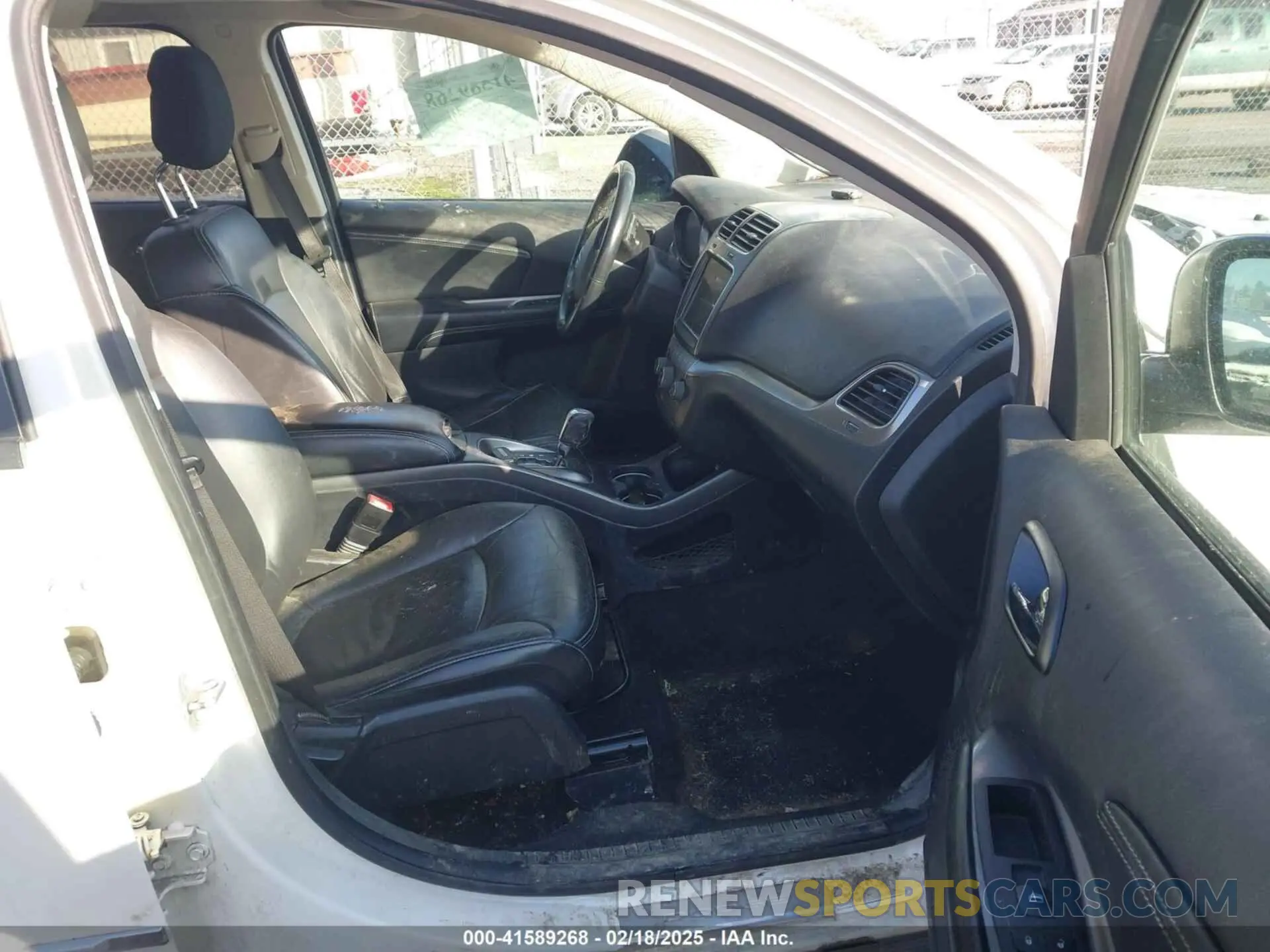 5 Photograph of a damaged car 3C4PDDGG8KT752046 DODGE JOURNEY 2019