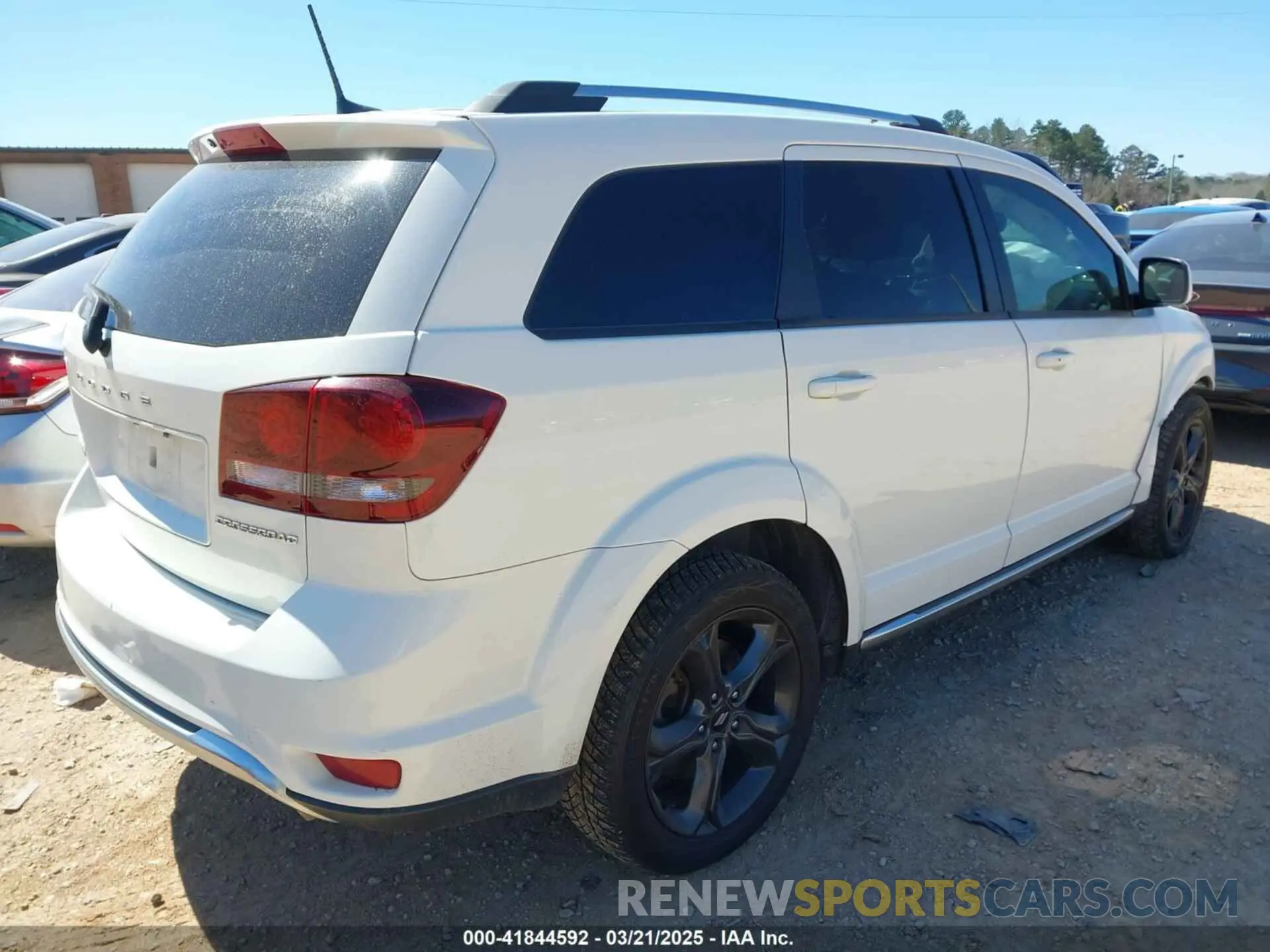 4 Photograph of a damaged car 3C4PDDGG9KT848915 DODGE JOURNEY 2019