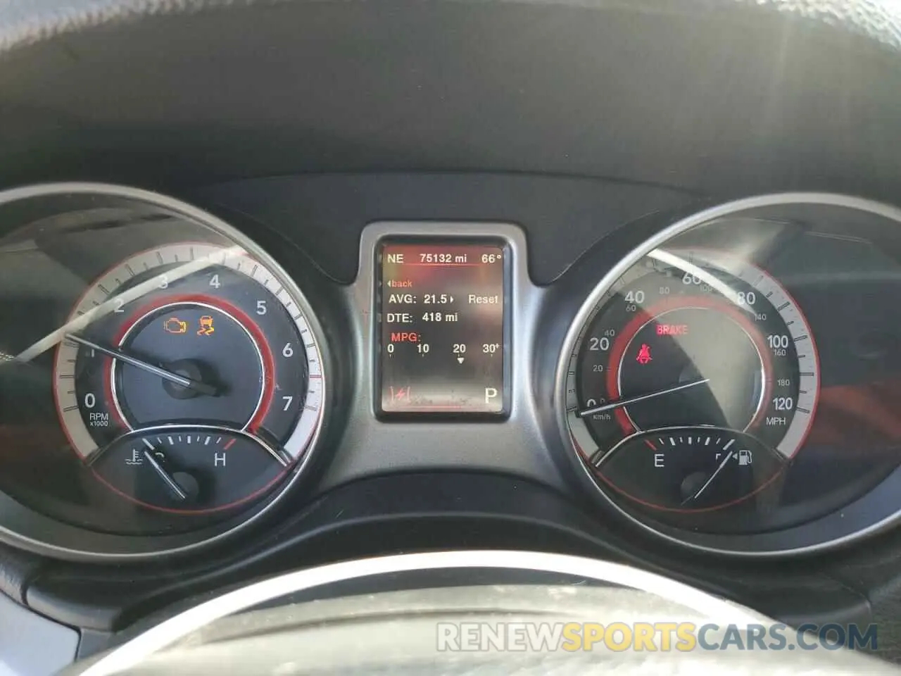 9 Photograph of a damaged car 3C4PDDGGXKT779846 DODGE JOURNEY 2019