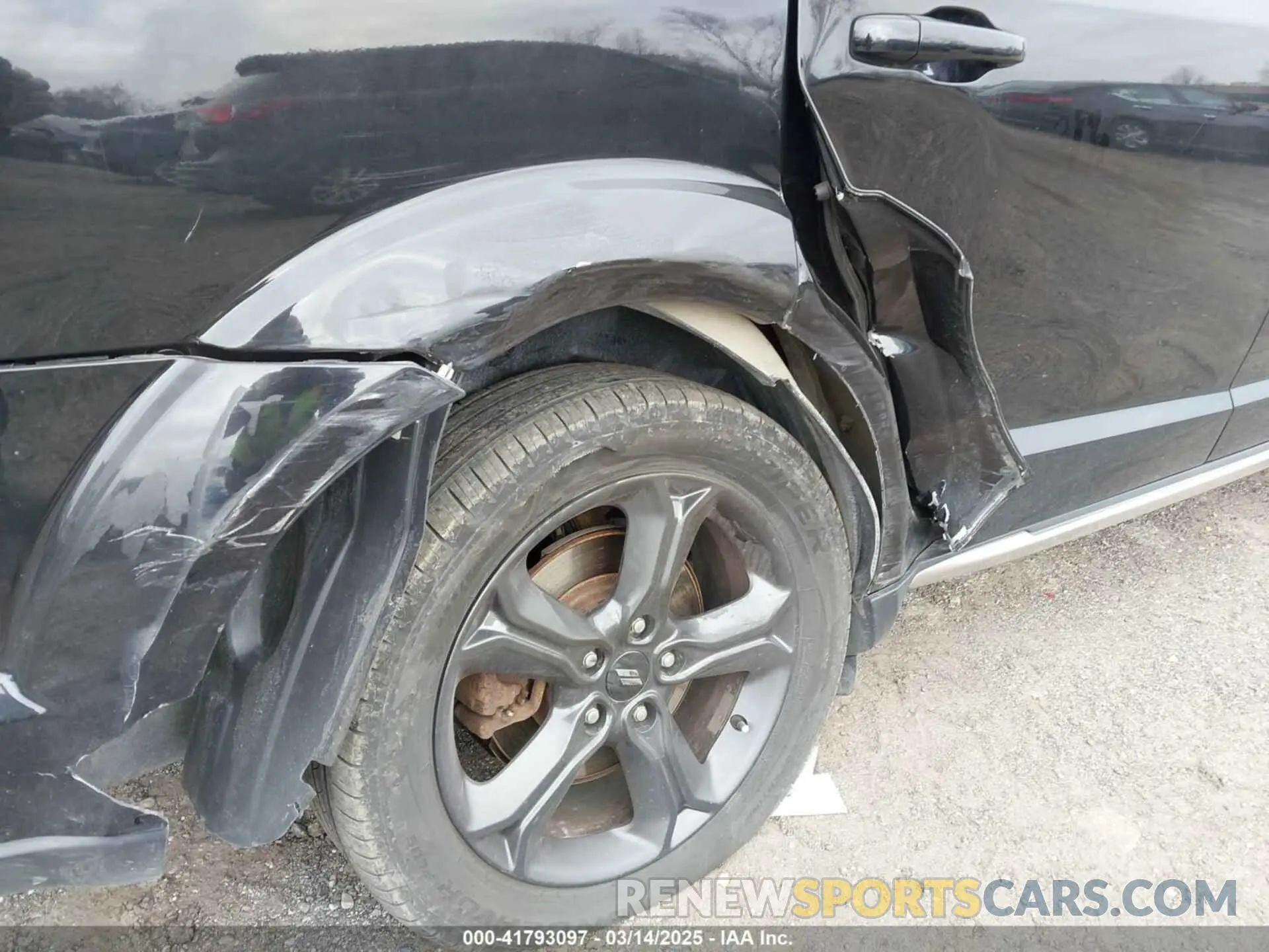 18 Photograph of a damaged car 3C4PDDGGXKT816412 DODGE JOURNEY 2019