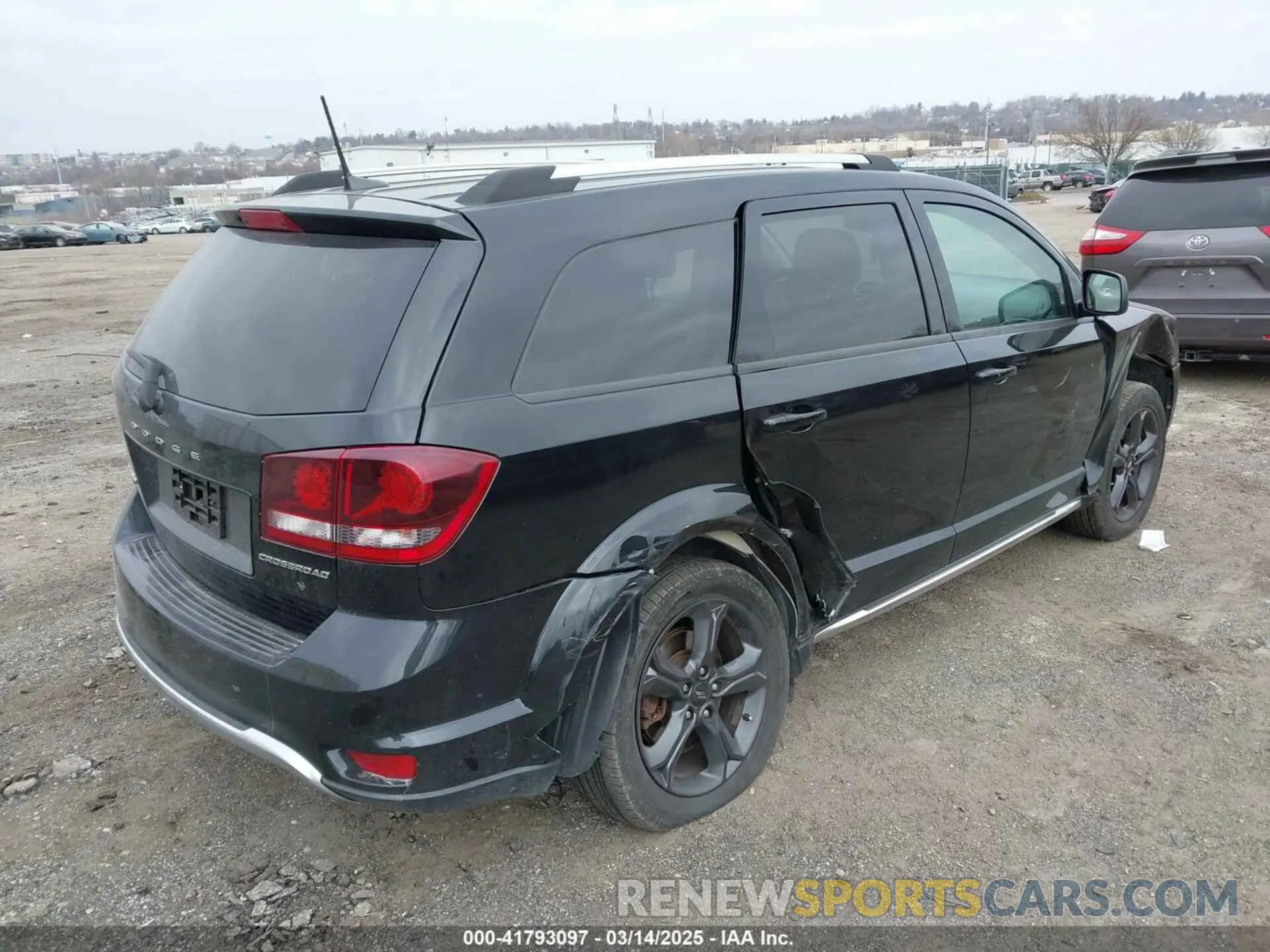 4 Photograph of a damaged car 3C4PDDGGXKT816412 DODGE JOURNEY 2019