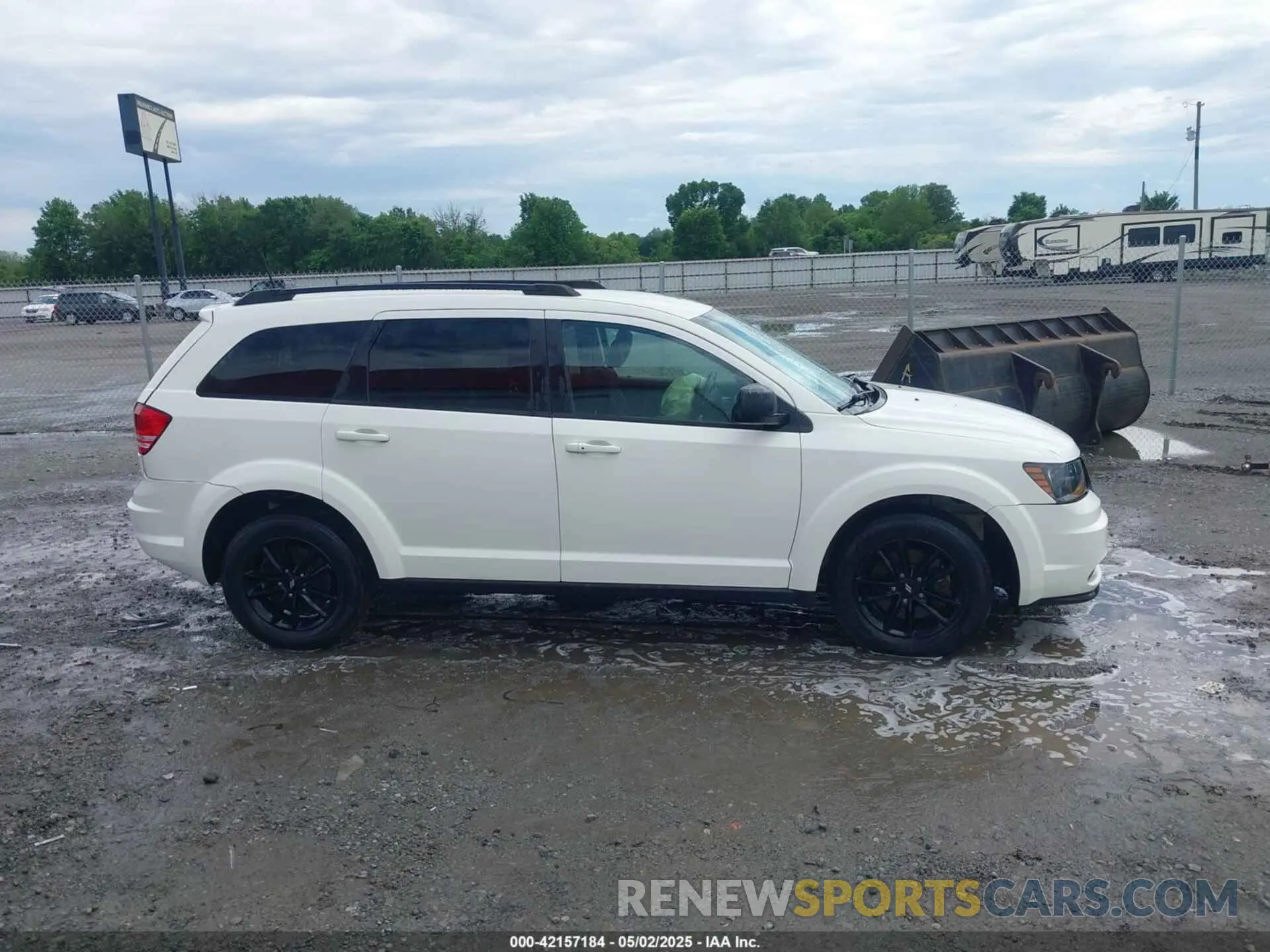 13 Photograph of a damaged car 3C4PDCAB1LT202194 DODGE JOURNEY 2020