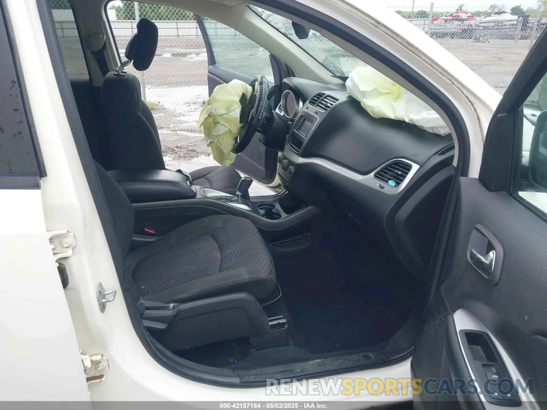 5 Photograph of a damaged car 3C4PDCAB1LT202194 DODGE JOURNEY 2020