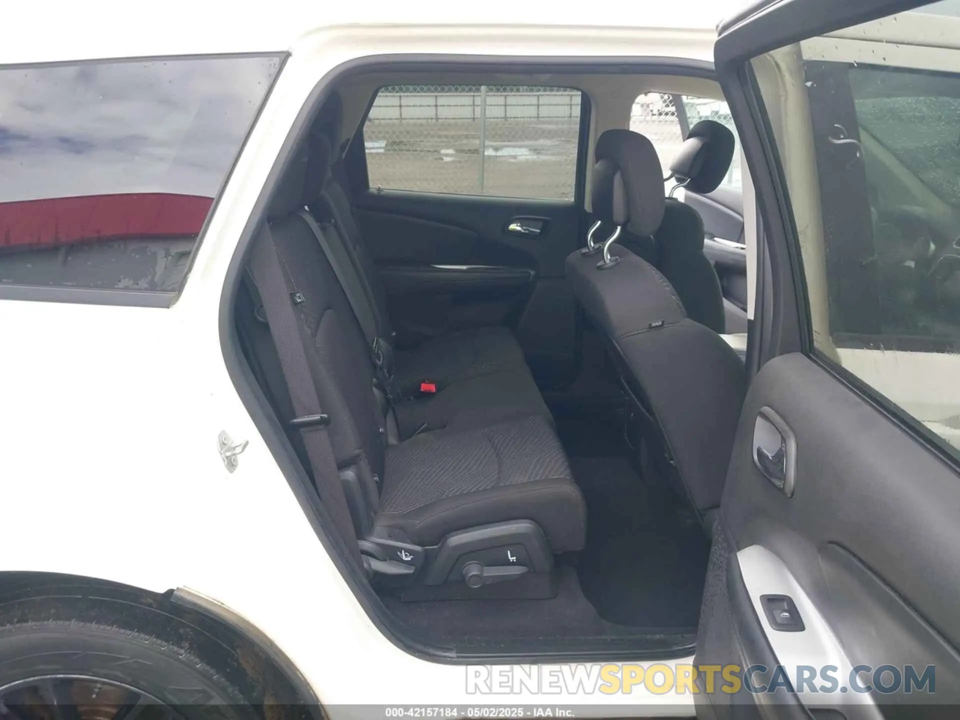 8 Photograph of a damaged car 3C4PDCAB1LT202194 DODGE JOURNEY 2020