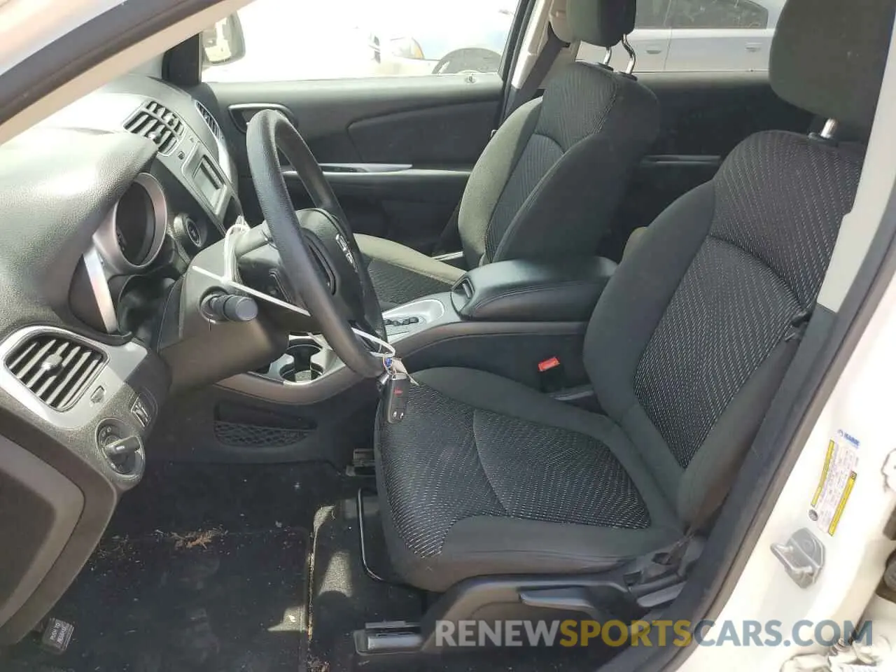 7 Photograph of a damaged car 3C4PDCAB1LT237897 DODGE JOURNEY 2020