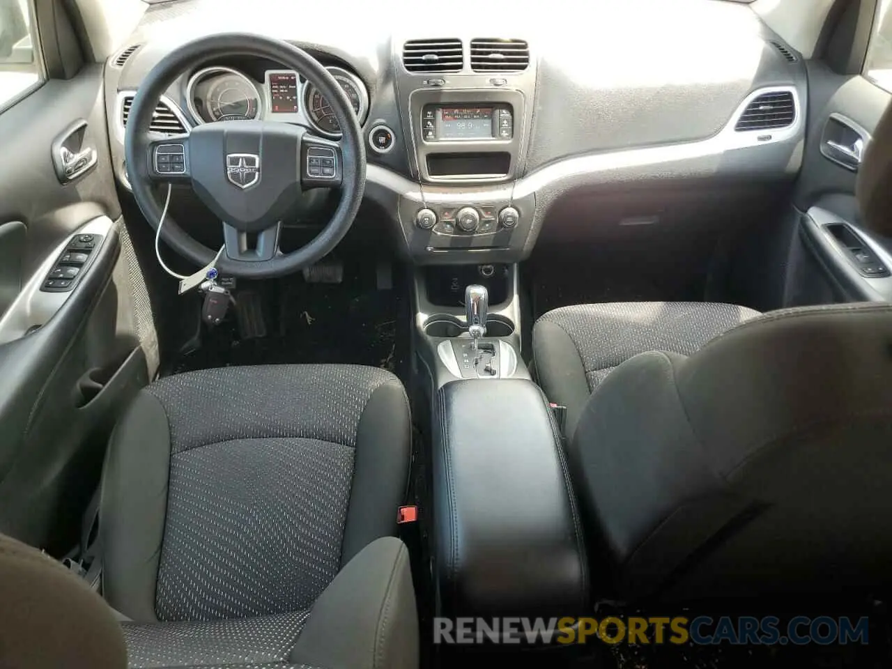 8 Photograph of a damaged car 3C4PDCAB1LT237897 DODGE JOURNEY 2020