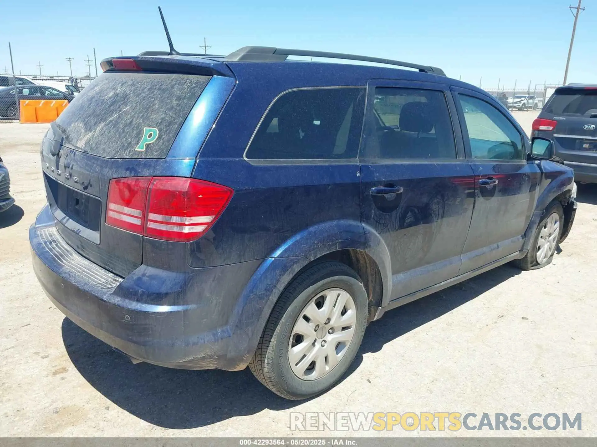4 Photograph of a damaged car 3C4PDCAB1LT261620 DODGE JOURNEY 2020