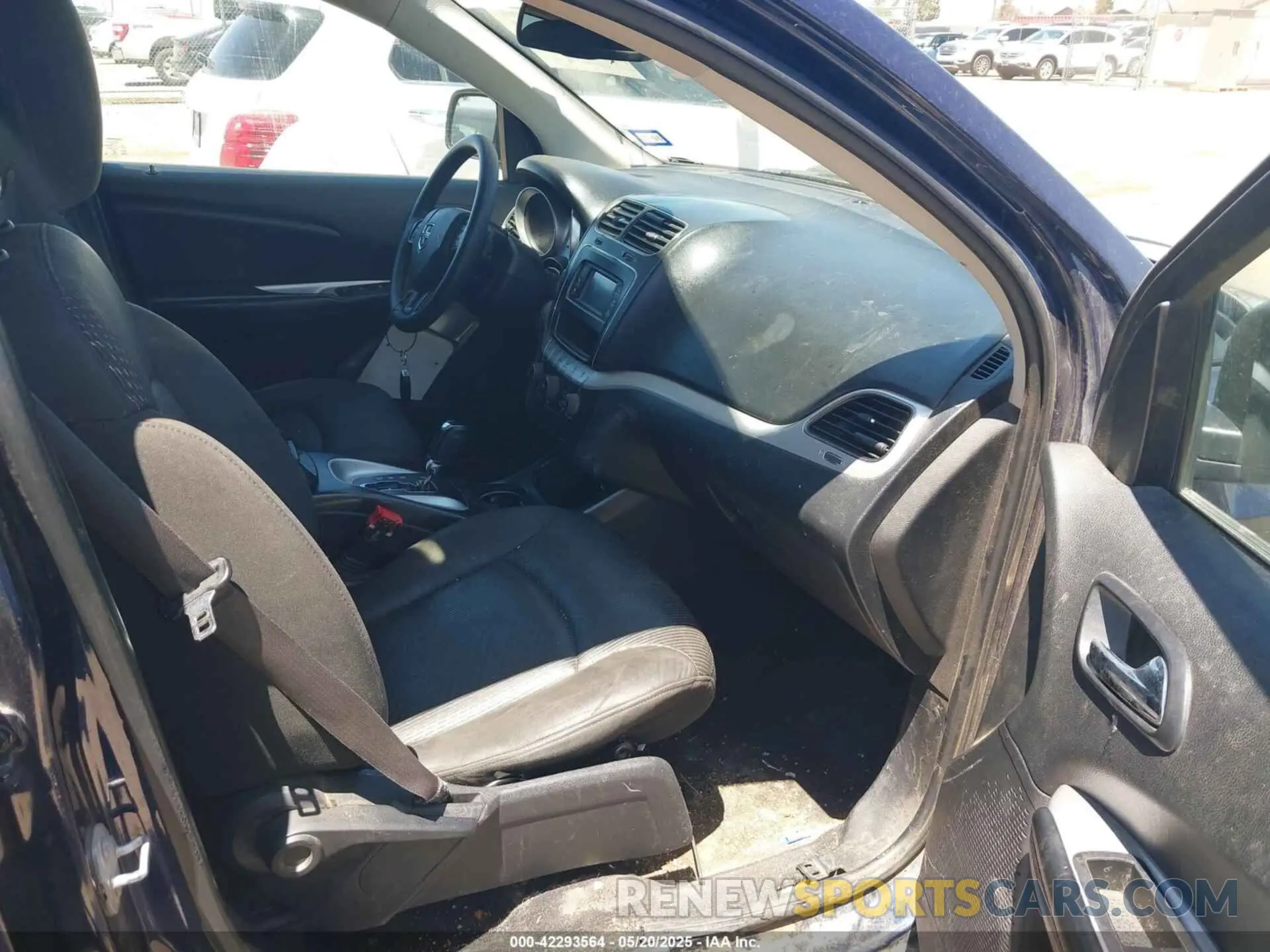 5 Photograph of a damaged car 3C4PDCAB1LT261620 DODGE JOURNEY 2020