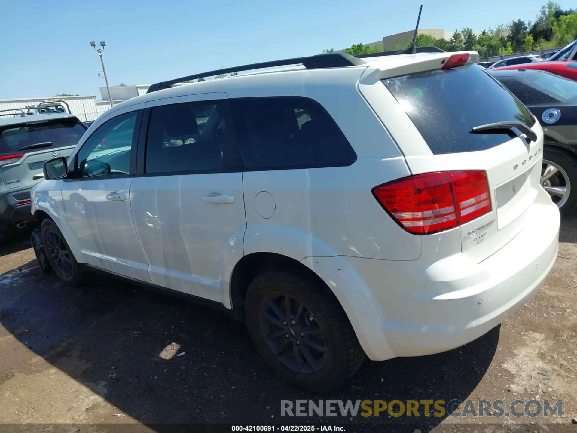 15 Photograph of a damaged car 3C4PDCAB1LT262623 DODGE JOURNEY 2020