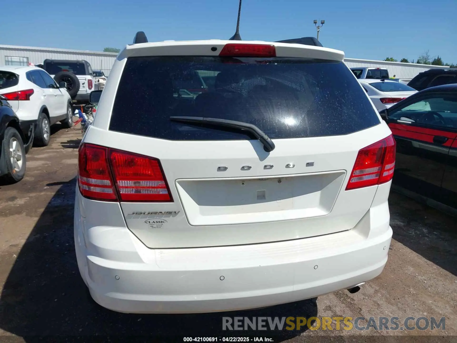 17 Photograph of a damaged car 3C4PDCAB1LT262623 DODGE JOURNEY 2020