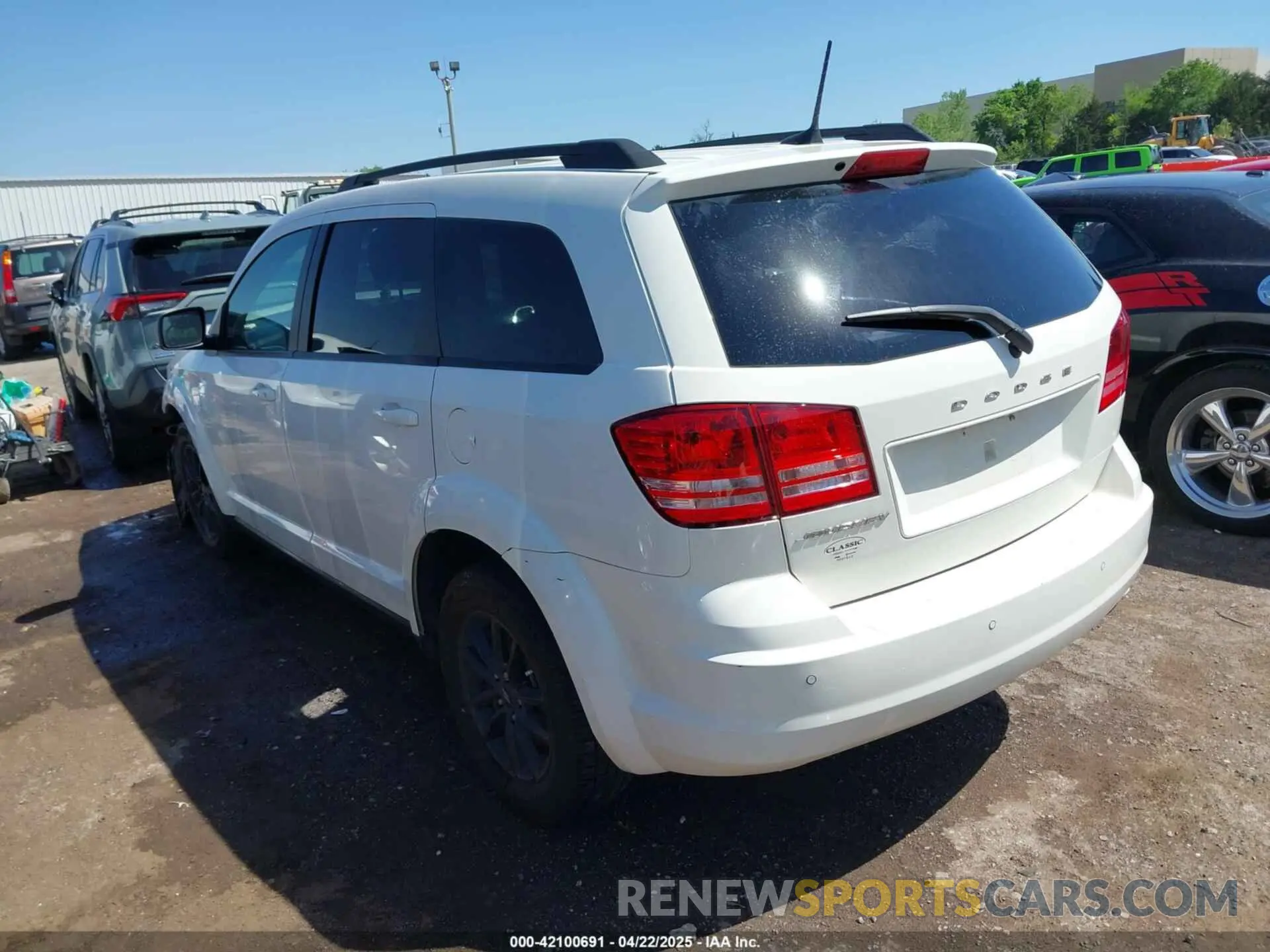 3 Photograph of a damaged car 3C4PDCAB1LT262623 DODGE JOURNEY 2020