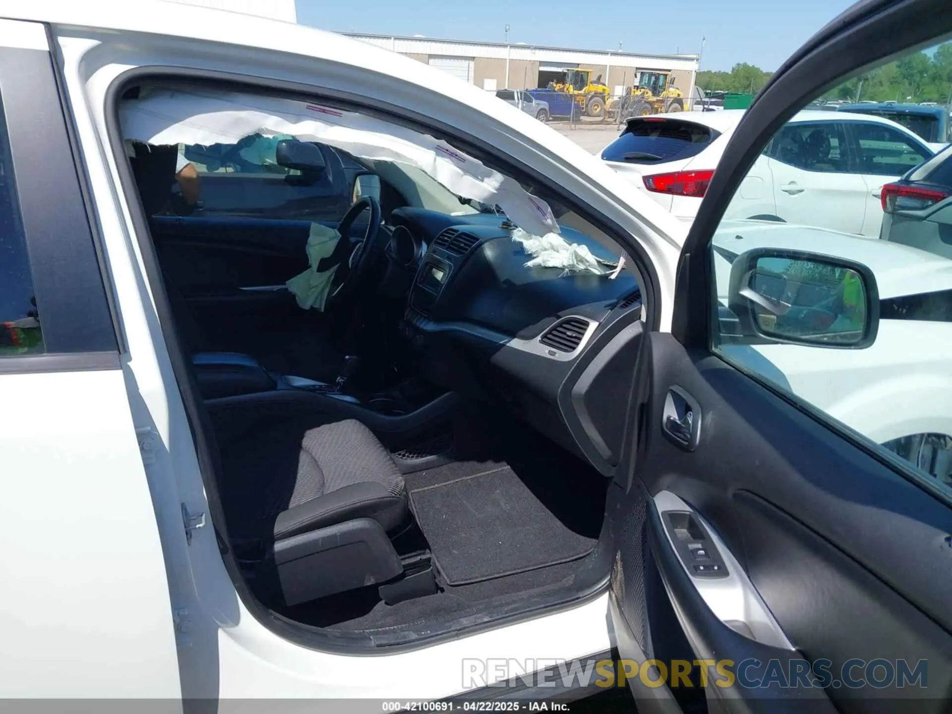 5 Photograph of a damaged car 3C4PDCAB1LT262623 DODGE JOURNEY 2020
