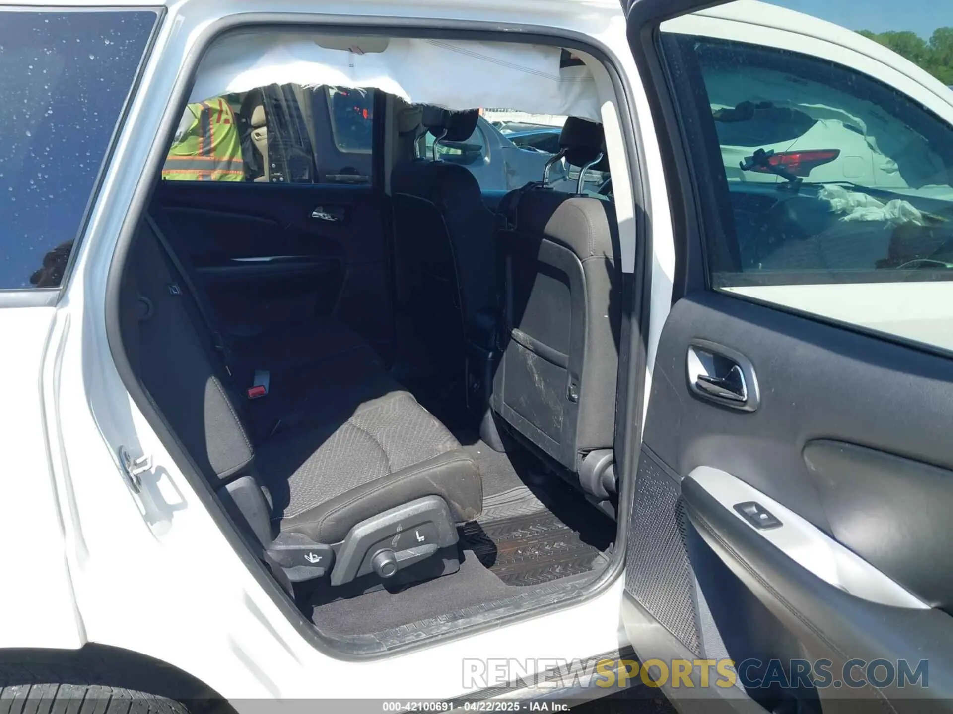 8 Photograph of a damaged car 3C4PDCAB1LT262623 DODGE JOURNEY 2020