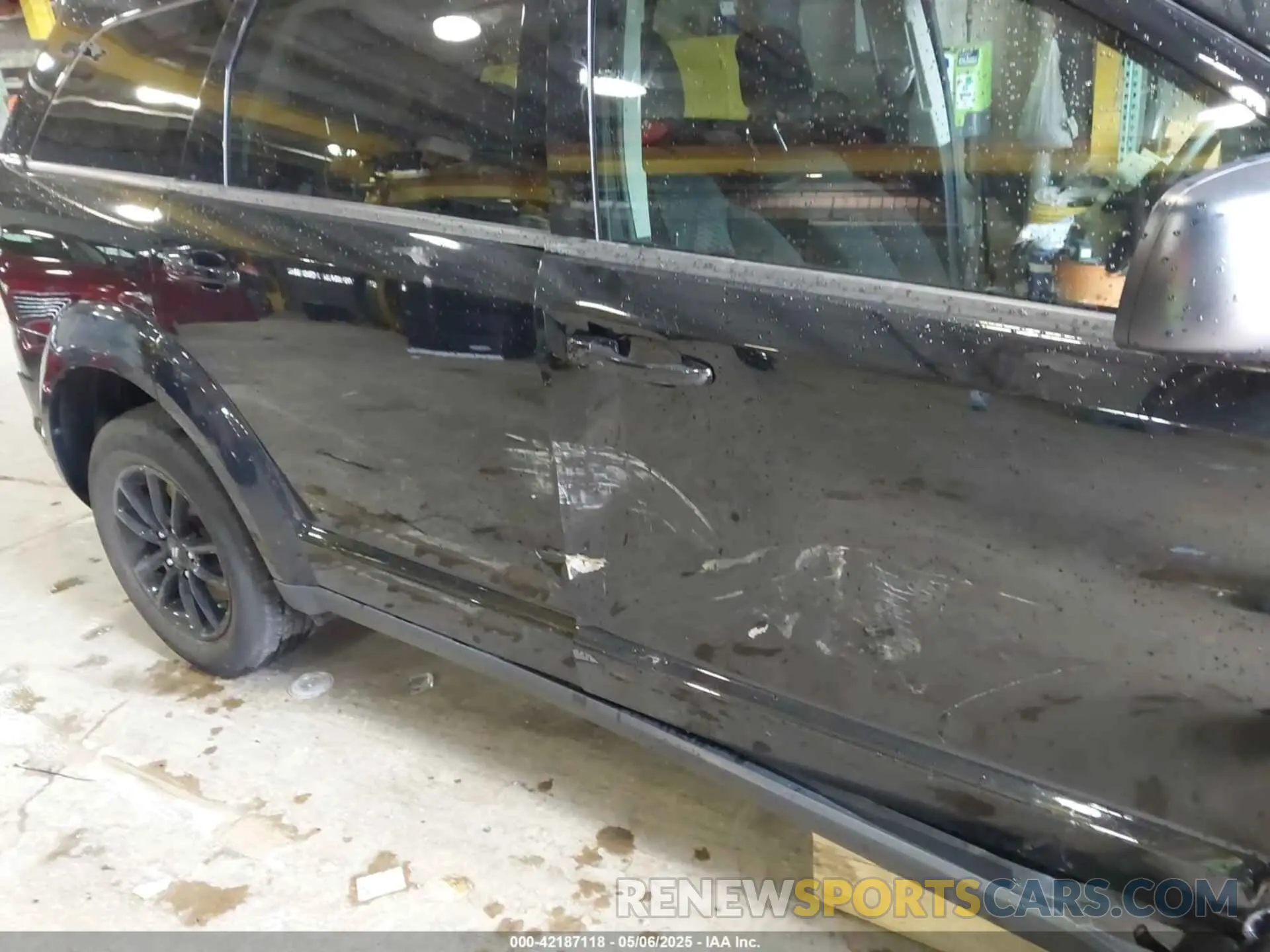 17 Photograph of a damaged car 3C4PDCAB1LT268213 DODGE JOURNEY 2020