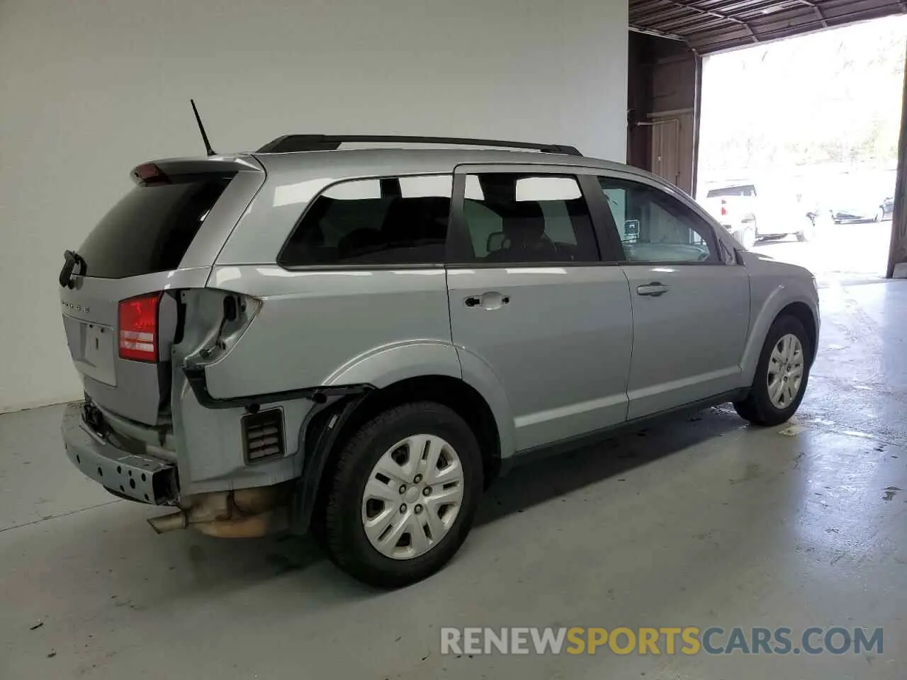 3 Photograph of a damaged car 3C4PDCAB2LT275588 DODGE JOURNEY 2020