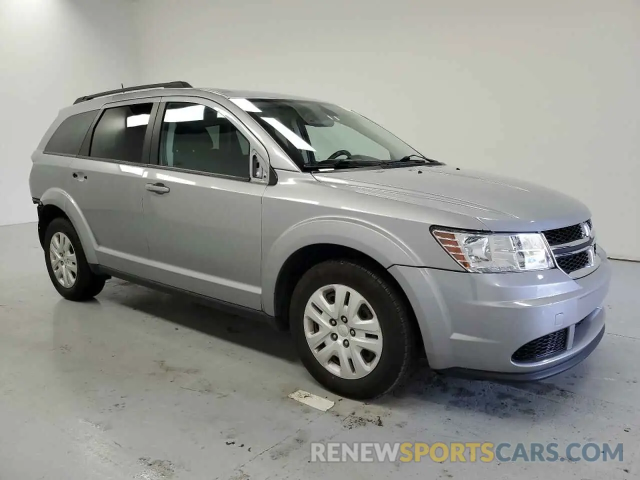 4 Photograph of a damaged car 3C4PDCAB2LT275588 DODGE JOURNEY 2020