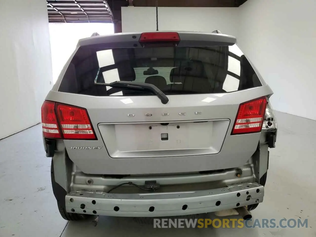 6 Photograph of a damaged car 3C4PDCAB2LT275588 DODGE JOURNEY 2020