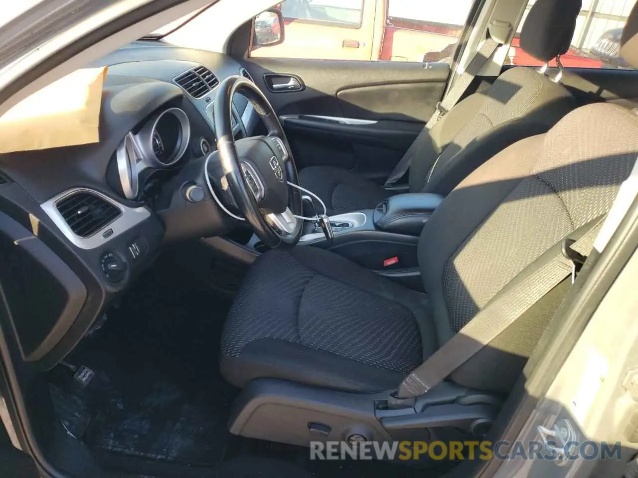 7 Photograph of a damaged car 3C4PDCAB2LT276997 DODGE JOURNEY 2020