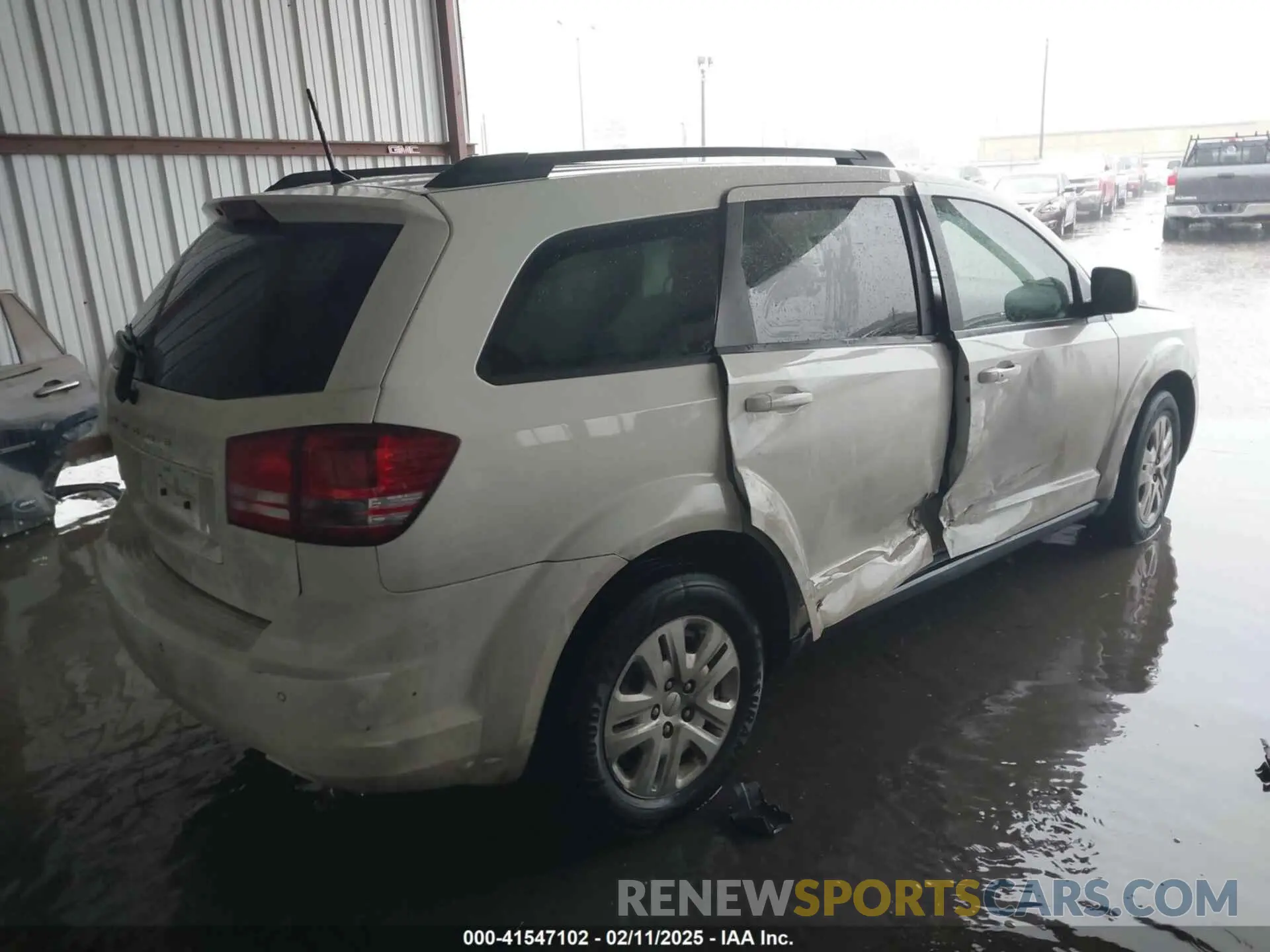 4 Photograph of a damaged car 3C4PDCAB3LT183311 DODGE JOURNEY 2020