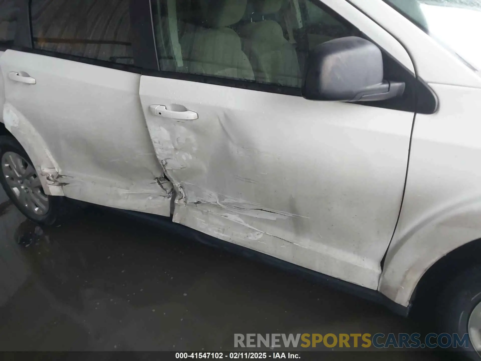 6 Photograph of a damaged car 3C4PDCAB3LT183311 DODGE JOURNEY 2020