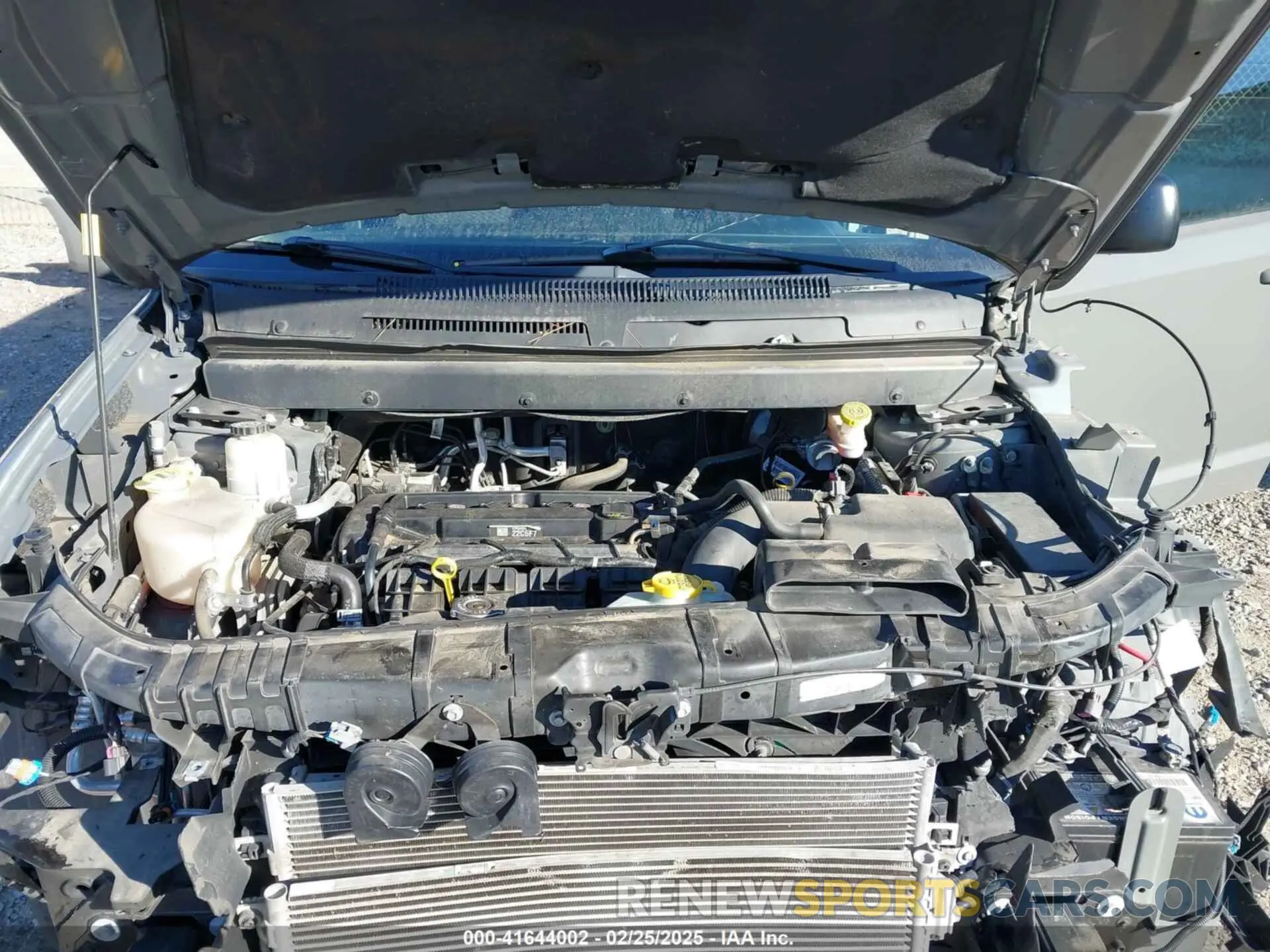 10 Photograph of a damaged car 3C4PDCAB3LT261182 DODGE JOURNEY 2020
