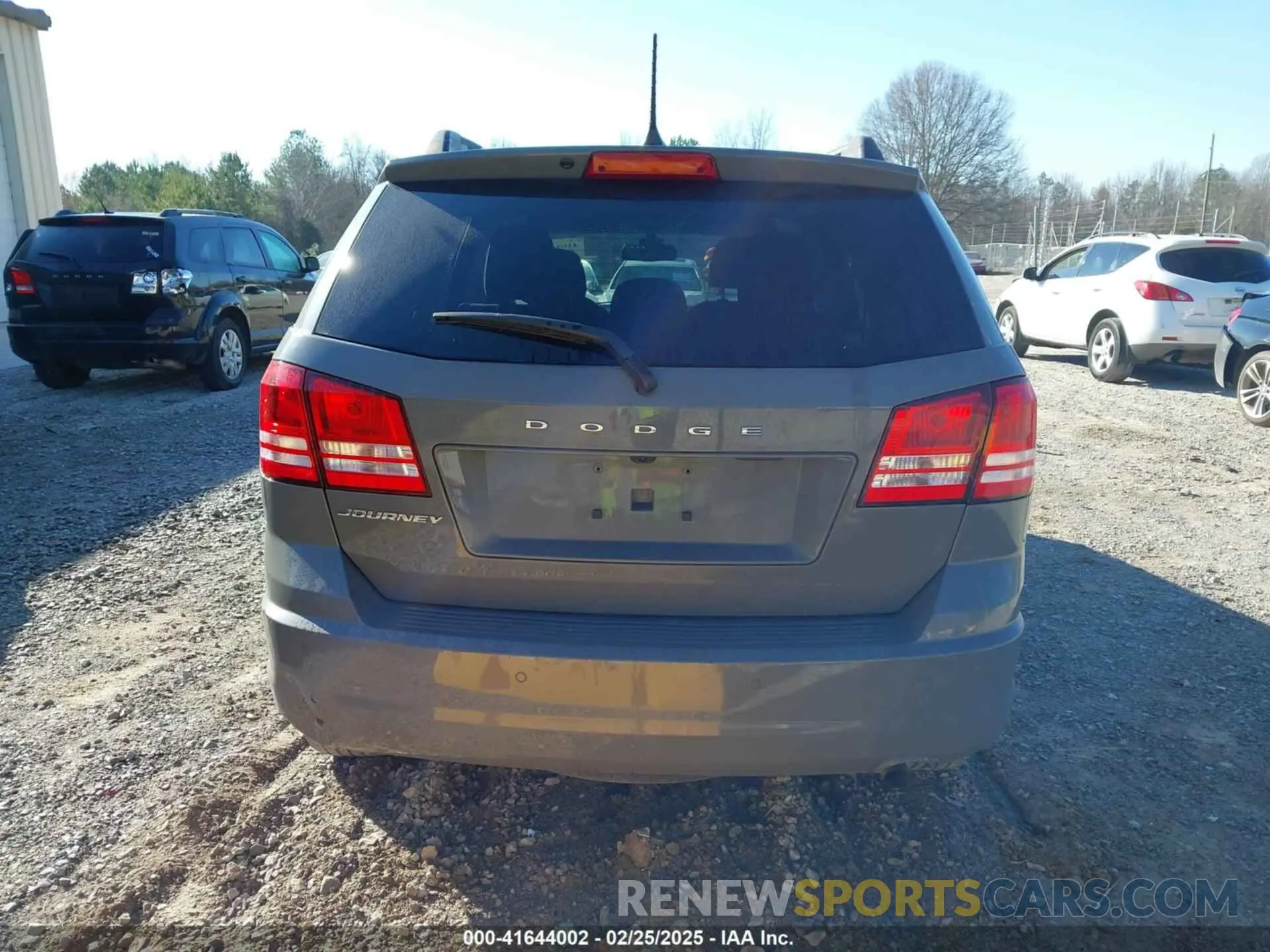 16 Photograph of a damaged car 3C4PDCAB3LT261182 DODGE JOURNEY 2020
