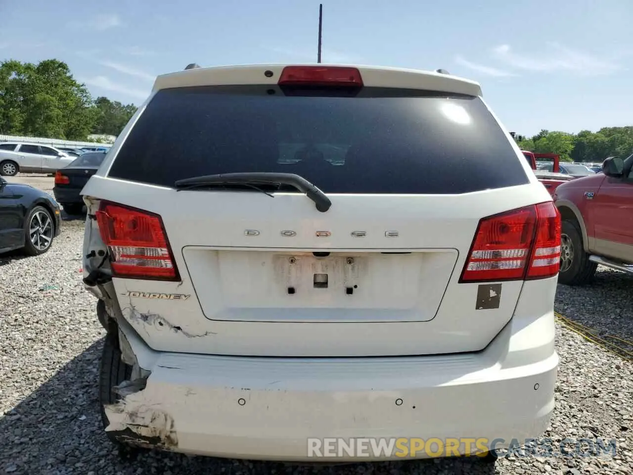 6 Photograph of a damaged car 3C4PDCAB3LT262784 DODGE JOURNEY 2020