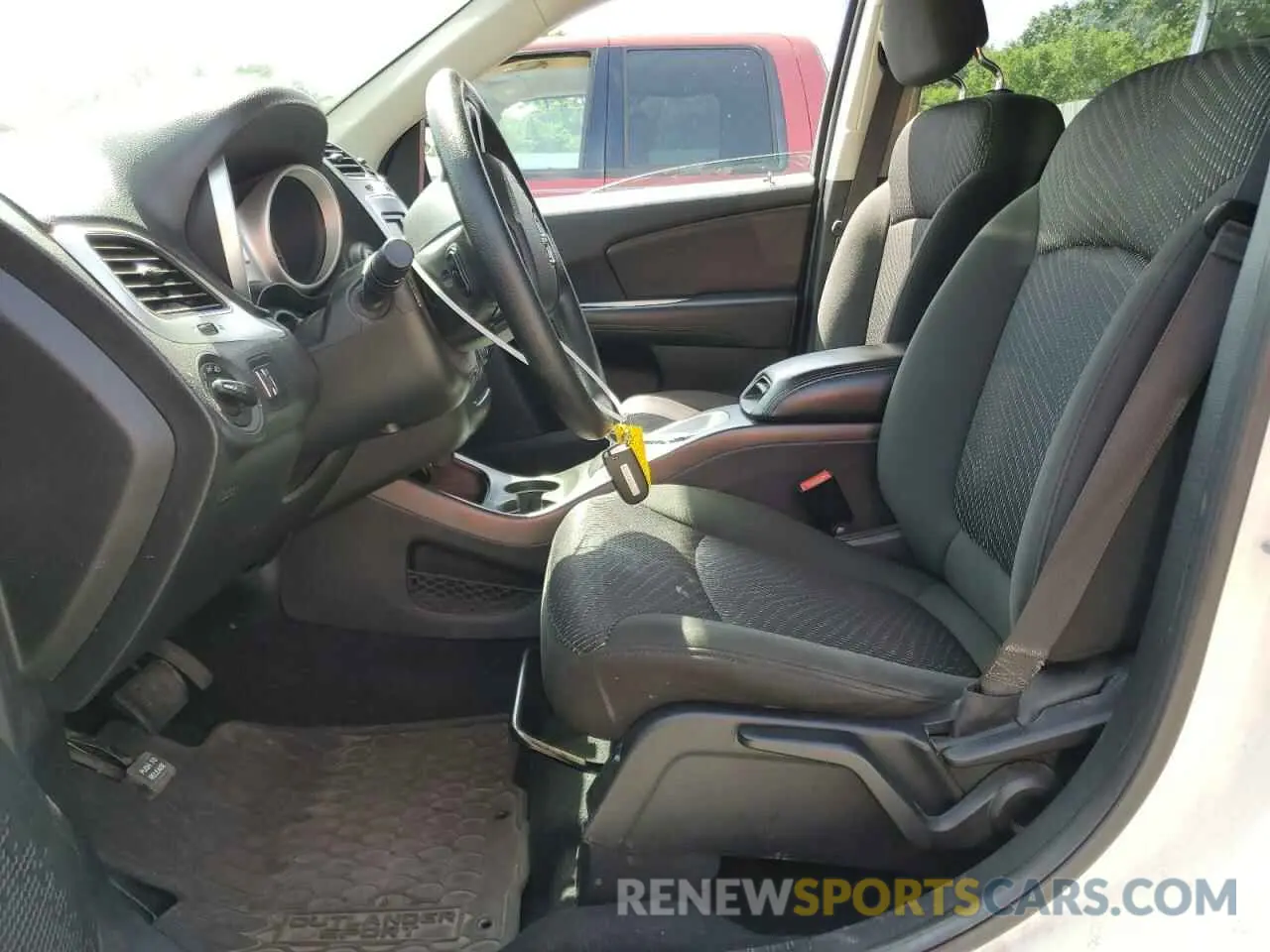 7 Photograph of a damaged car 3C4PDCAB3LT262784 DODGE JOURNEY 2020