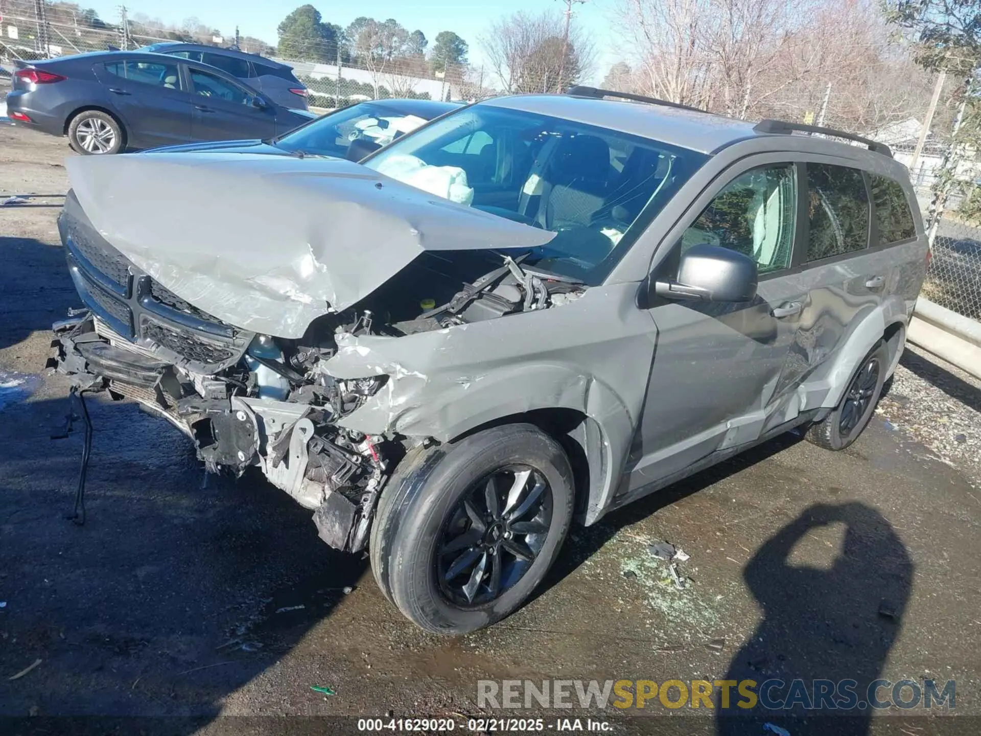2 Photograph of a damaged car 3C4PDCAB3LT273512 DODGE JOURNEY 2020