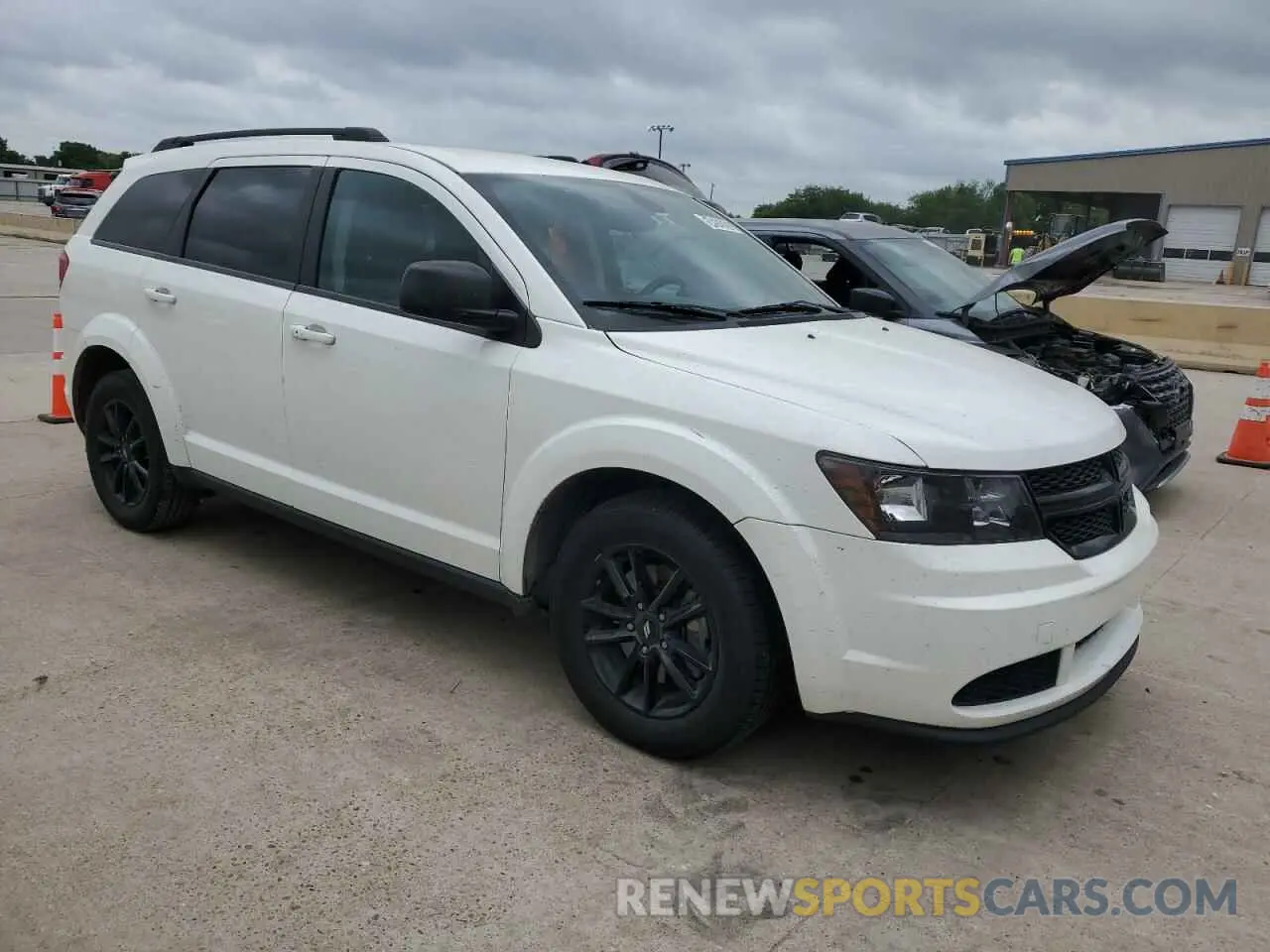4 Photograph of a damaged car 3C4PDCAB3LT274708 DODGE JOURNEY 2020