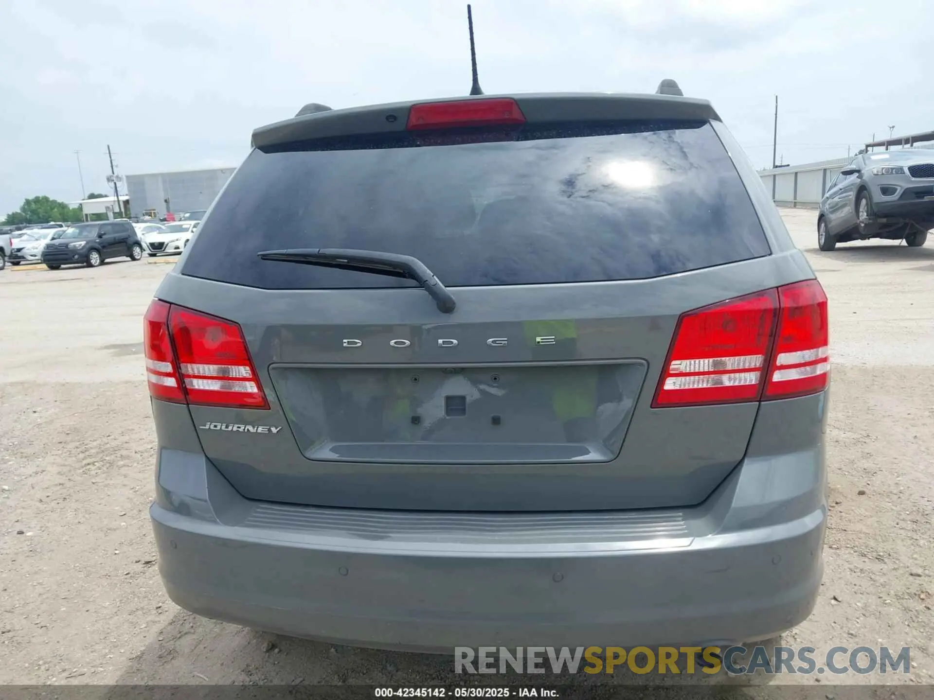 16 Photograph of a damaged car 3C4PDCAB3LT275163 DODGE JOURNEY 2020
