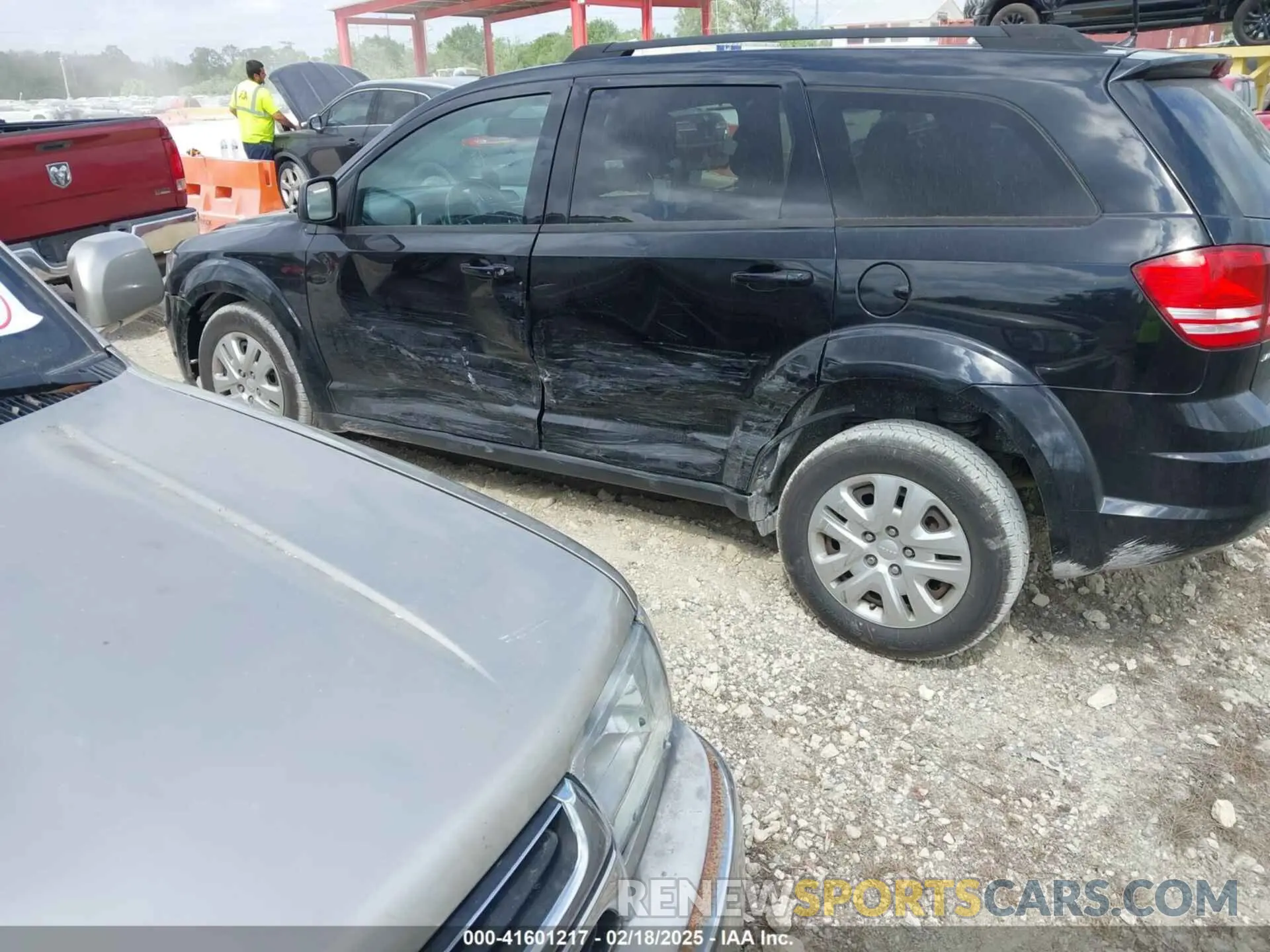 14 Photograph of a damaged car 3C4PDCAB4LT226263 DODGE JOURNEY 2020