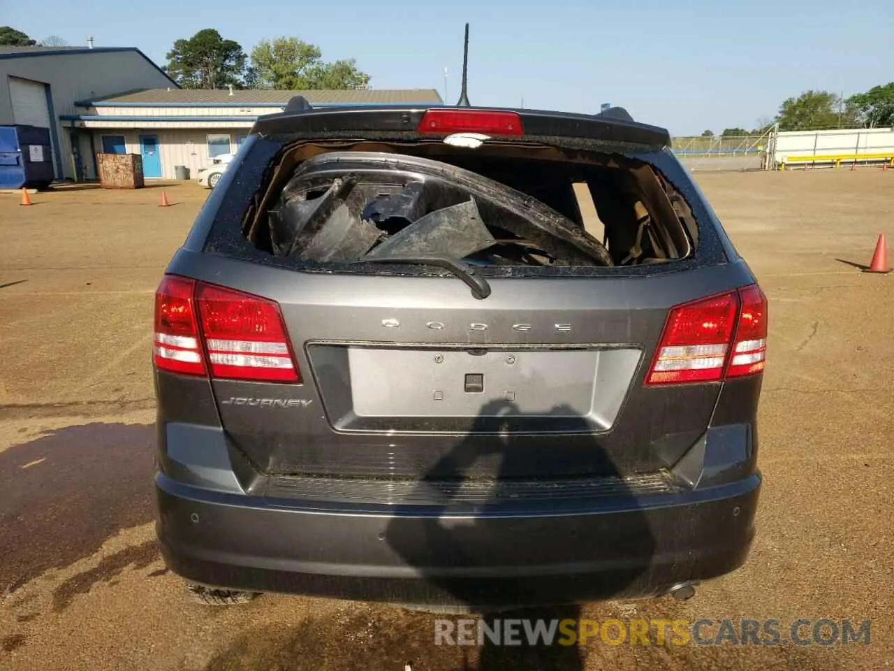 6 Photograph of a damaged car 3C4PDCAB4LT253818 DODGE JOURNEY 2020