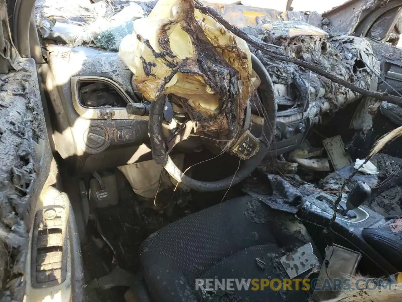 8 Photograph of a damaged car 3C4PDCAB4LT253818 DODGE JOURNEY 2020