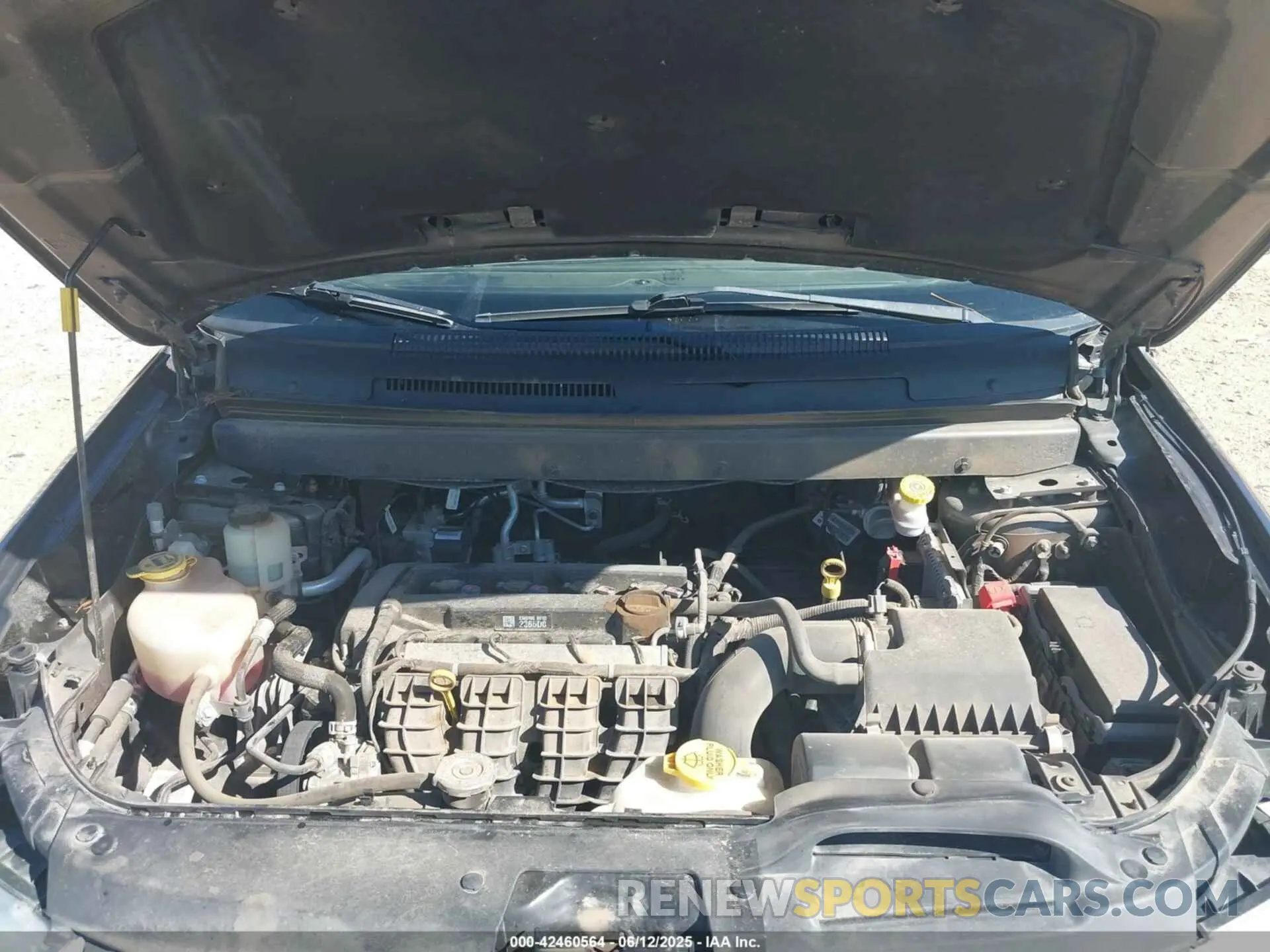 10 Photograph of a damaged car 3C4PDCAB4LT268058 DODGE JOURNEY 2020
