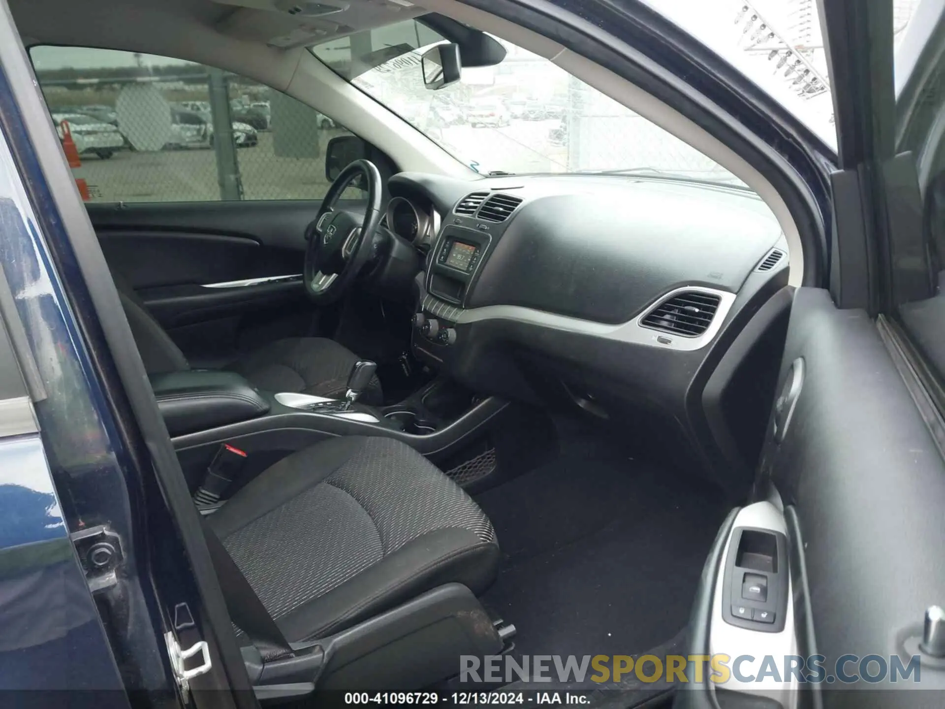 5 Photograph of a damaged car 3C4PDCAB4LT276404 DODGE JOURNEY 2020