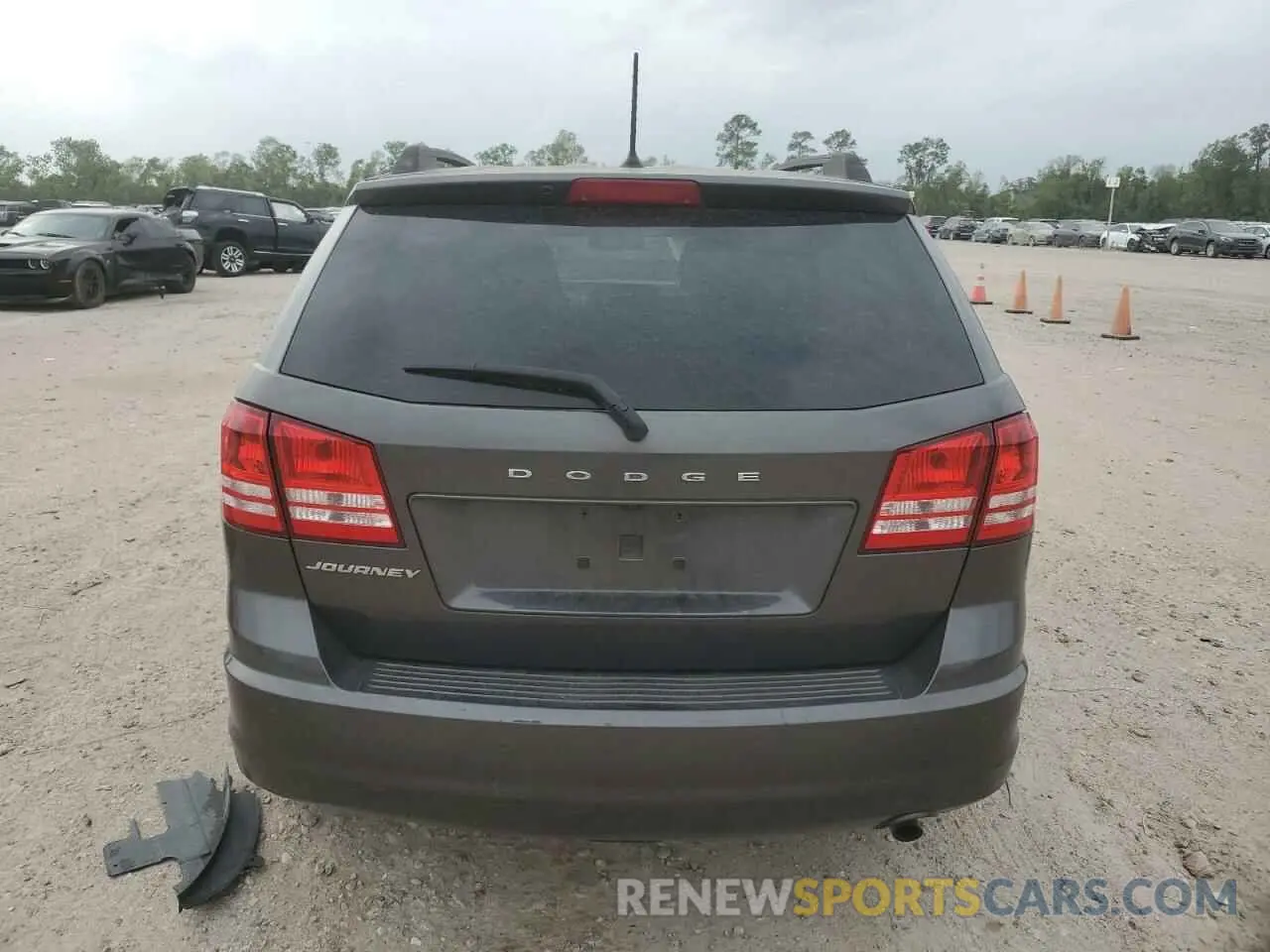 6 Photograph of a damaged car 3C4PDCAB4LT278086 DODGE JOURNEY 2020