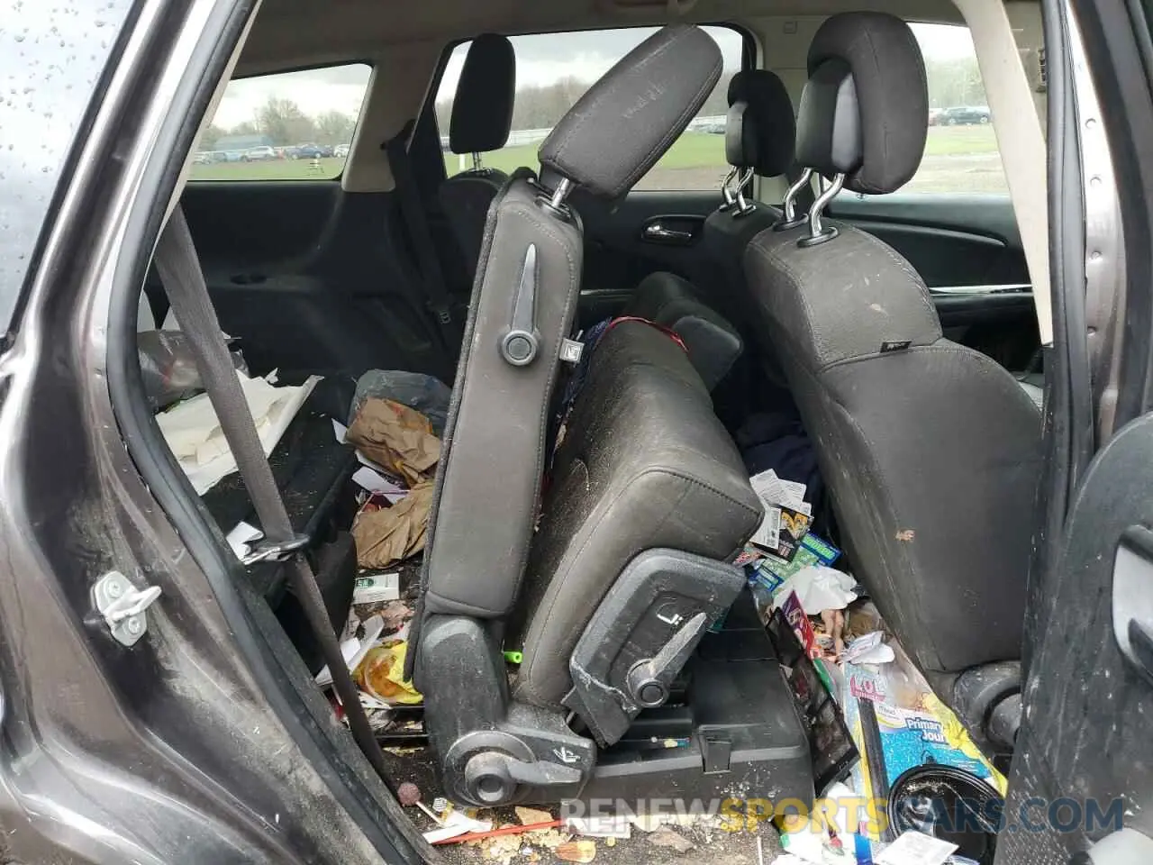 11 Photograph of a damaged car 3C4PDCAB5LT207365 DODGE JOURNEY 2020